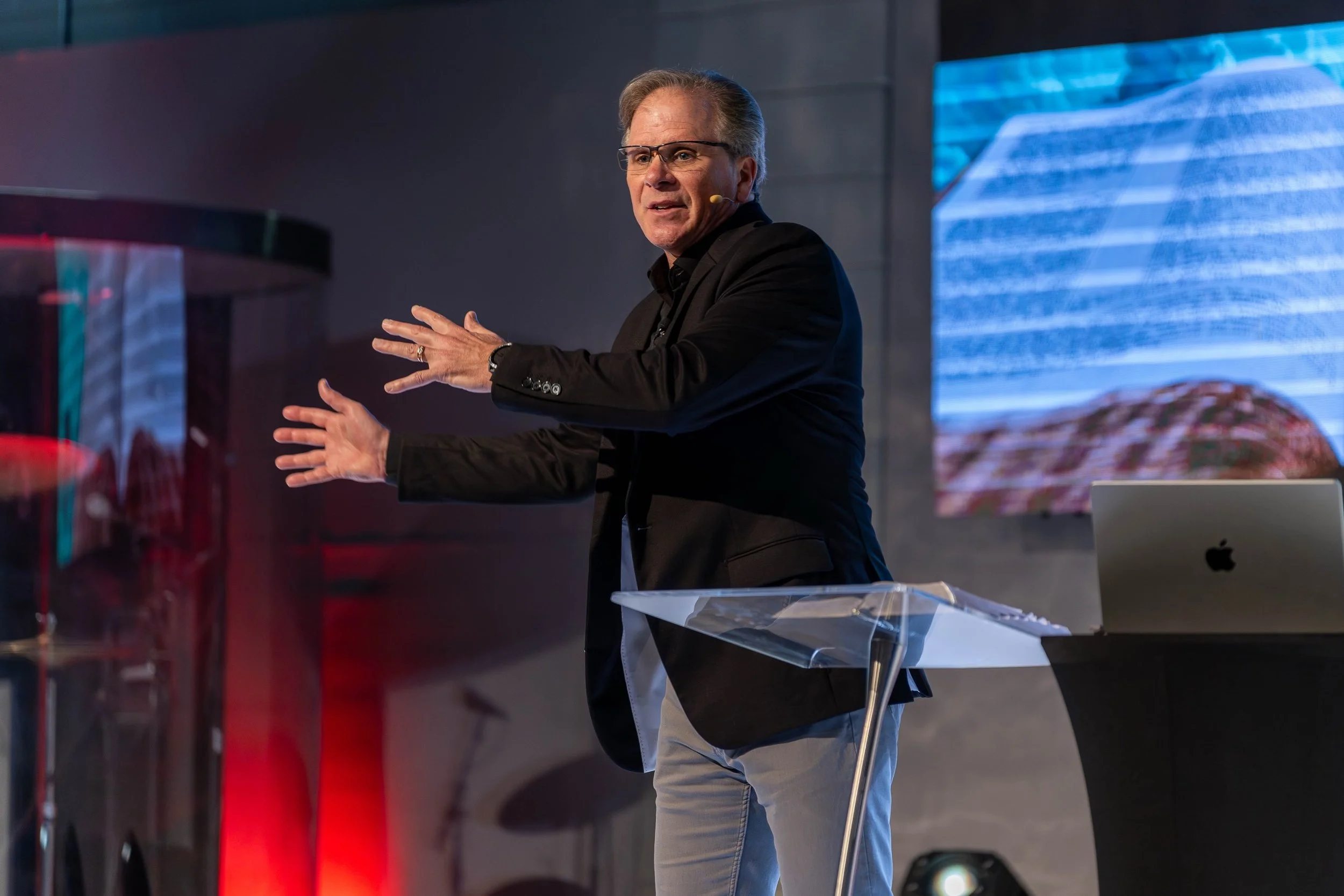 Last night @drfrankturek dove deep into the book of Daniel, unpacking all the parallels to the story of Jesus and how Daniel serves as a type of Christ.

The kind of teaching that makes you see scripture with fresh eyes. Another powerful night.
.
.
.