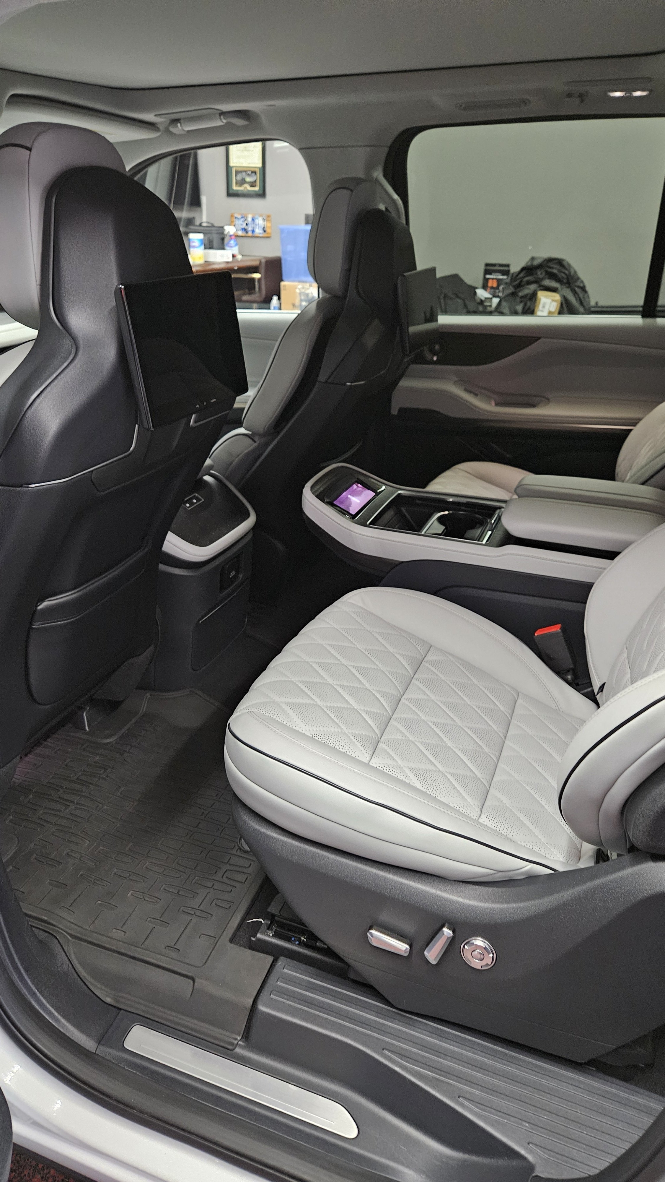 Lincoln Navigator Interior Detail 