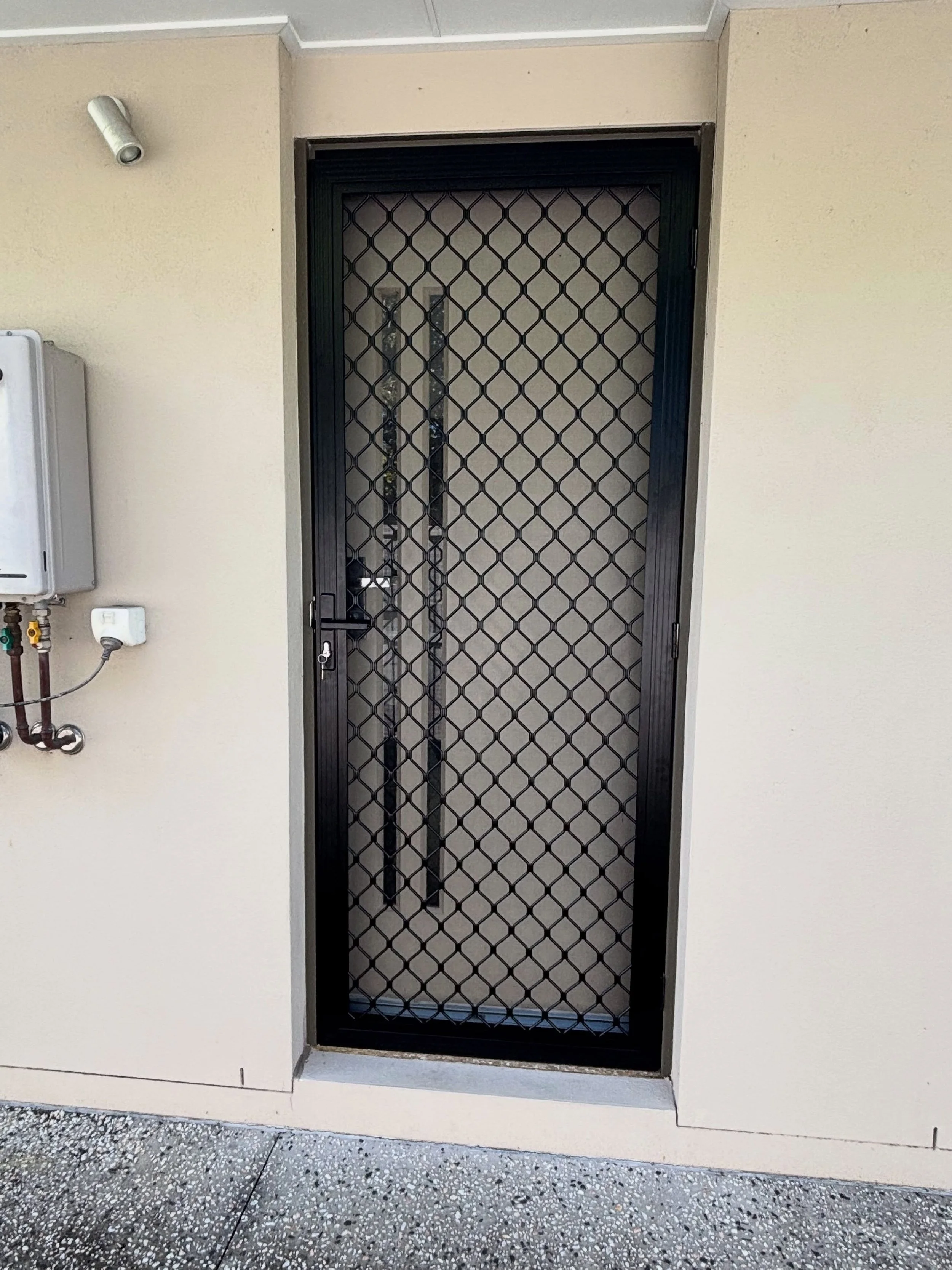 Security style screened door fitted to this property this week. Another happy Tenant.