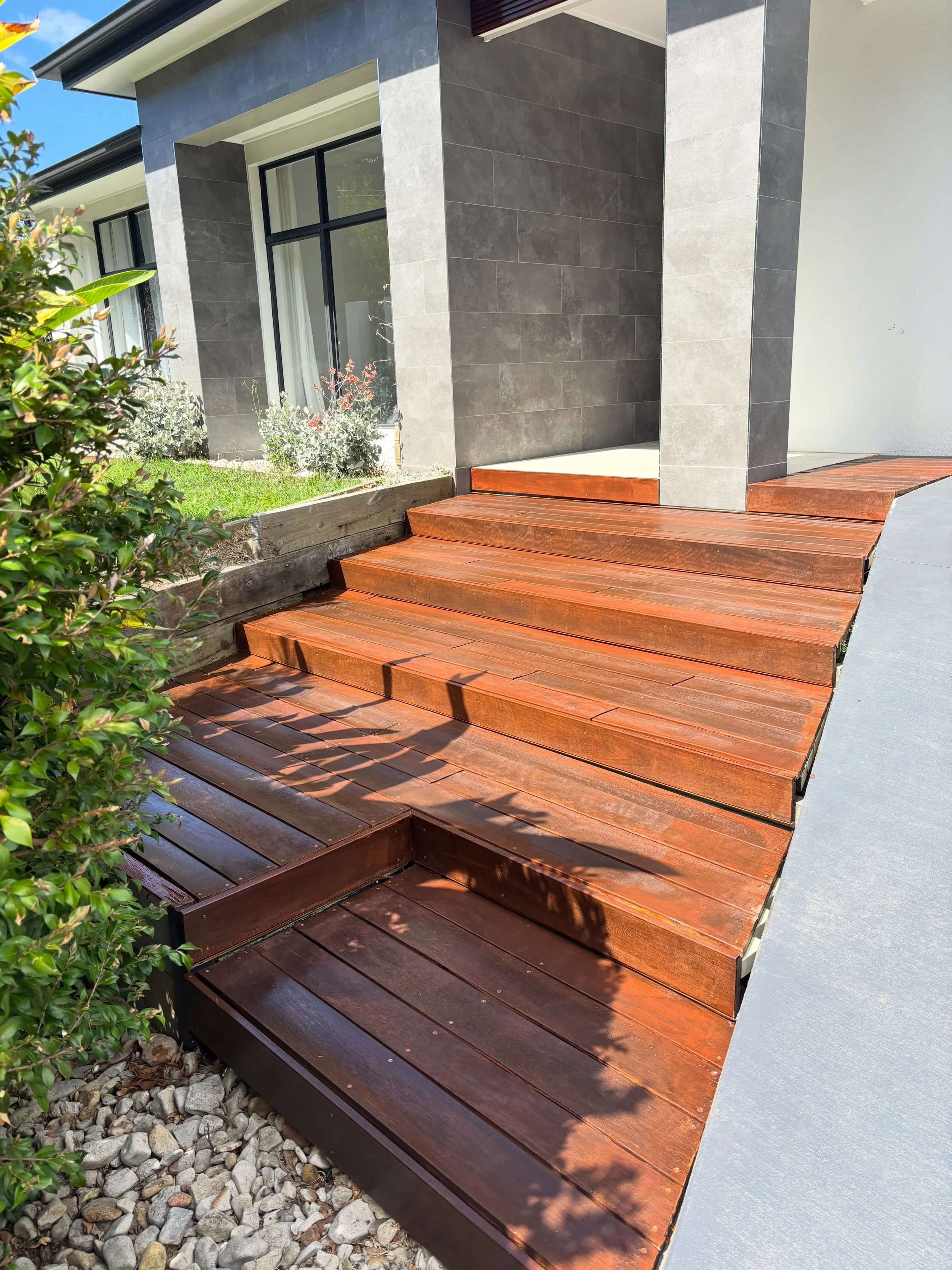 Deck maintenance and refinishing today, this dry and weathered timber definitely looking better after a wash and 2 coats of Dexpress in Merbau