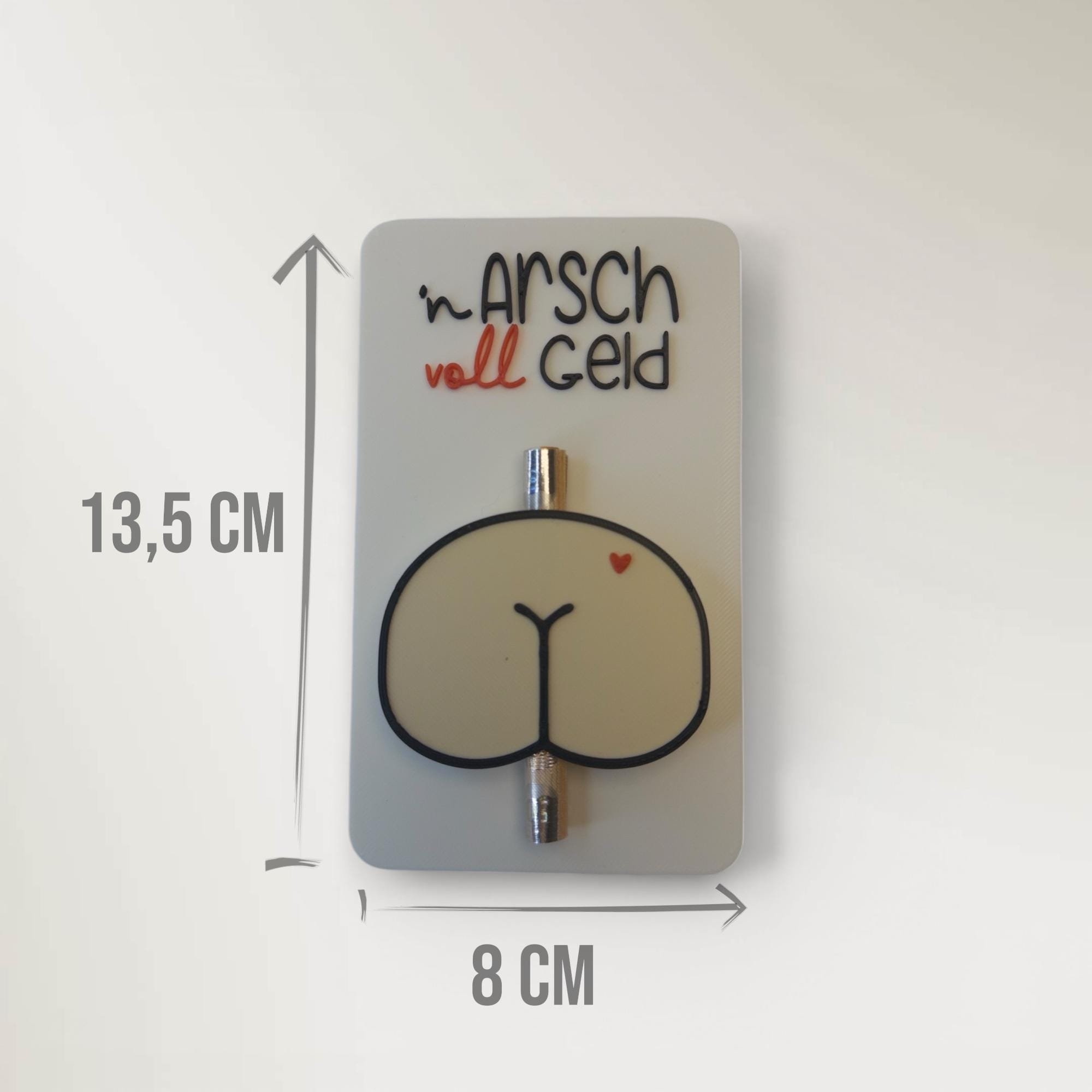 Maßbild des Geldscheinhalters auf heller Karte mit angegebenen Abmessungen von 13,5 cm Höhe und 8 cm Breite.