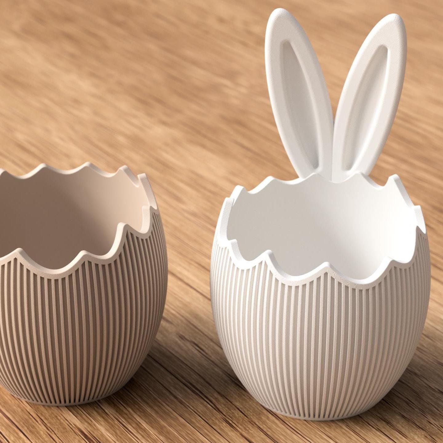 Osterschalen 2er Set mit schlichter Schale in Beige und Hasenschale in Weiß, beide im aufgebrochenen Eierschalen-Design auf Holz arrangiert.