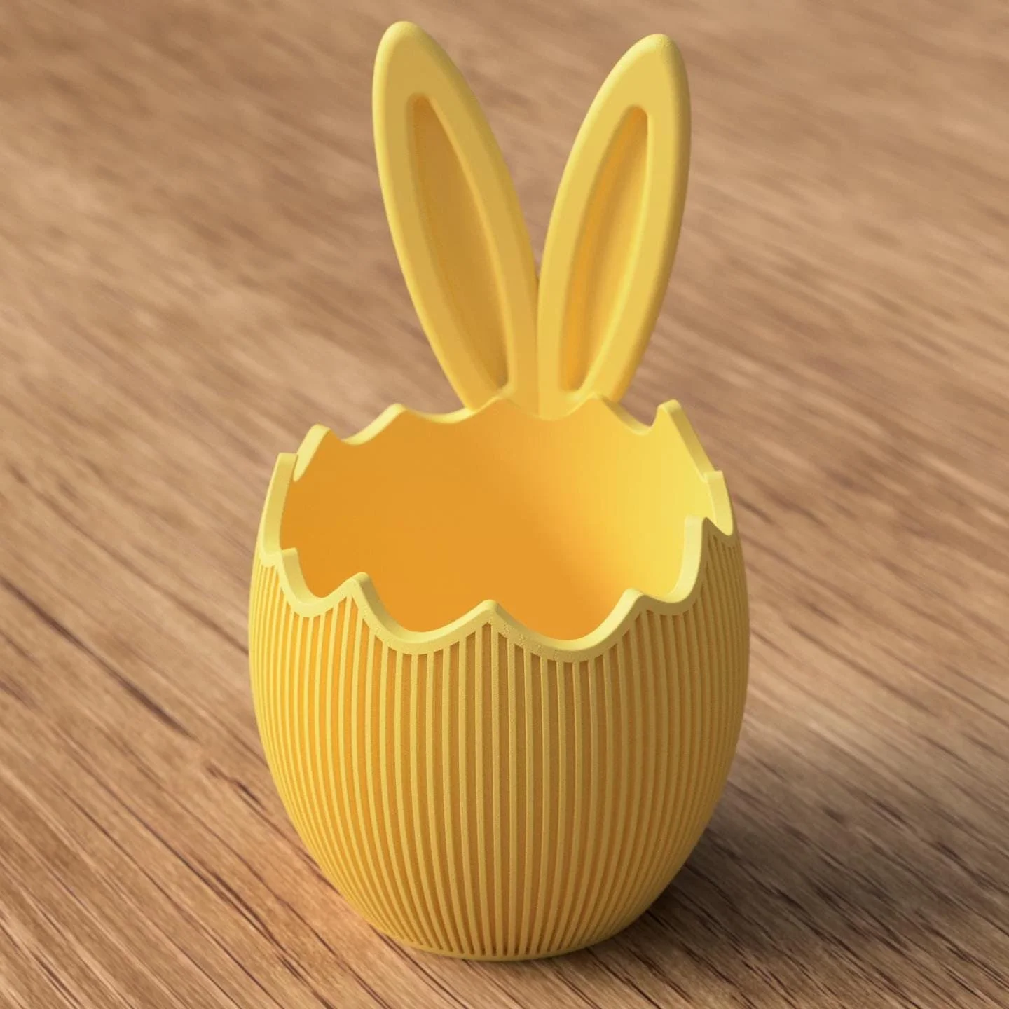 Gelbe Osterschale mit Hasenohren in aufgebrochener Eierschalenform, dekorativ platziert als fröhlicher Farbakzent für die Osterdeko.