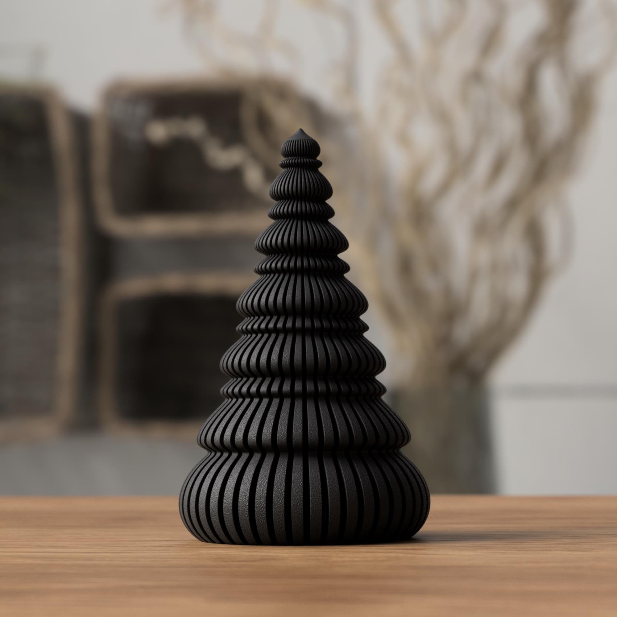 Kompakter Deko-Weihnachtsbaum in Schwarz mit gerippter Struktur auf Holzfläche, als moderner Akzent für minimalistische Weihnachtsdeko.