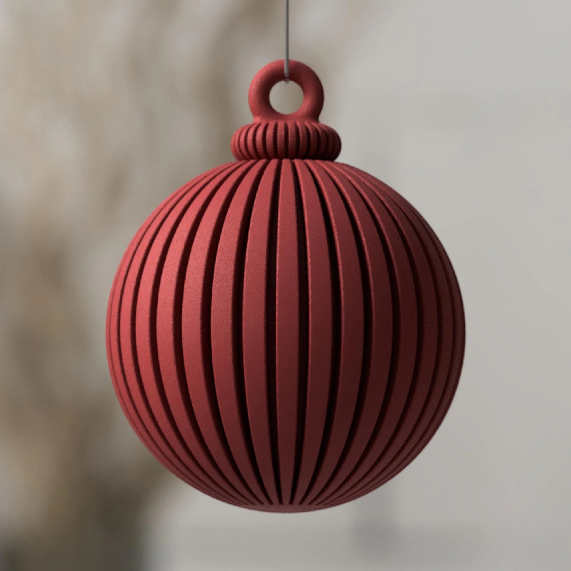 Rote Japandi Weihnachtskugel mit vertikaler Rillenstruktur und matter Oberfläche als moderner Farbakzent für den Weihnachtsbaum.