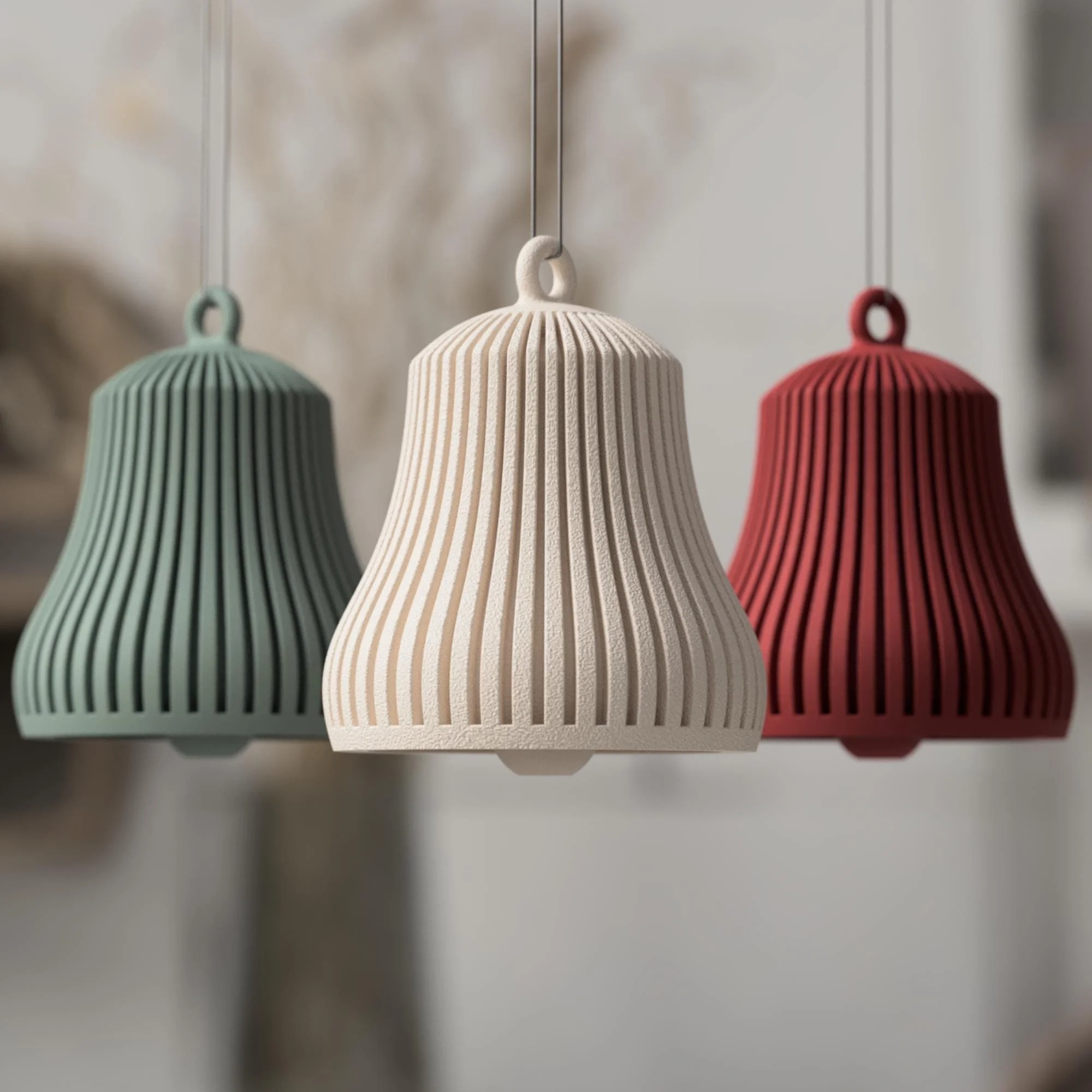 Set aus drei Weihnachtsglocken in gedeckten Farben mit klarer Linienführung, ideal für eine abgestimmte minimalistische Baumschmuck-Kombination