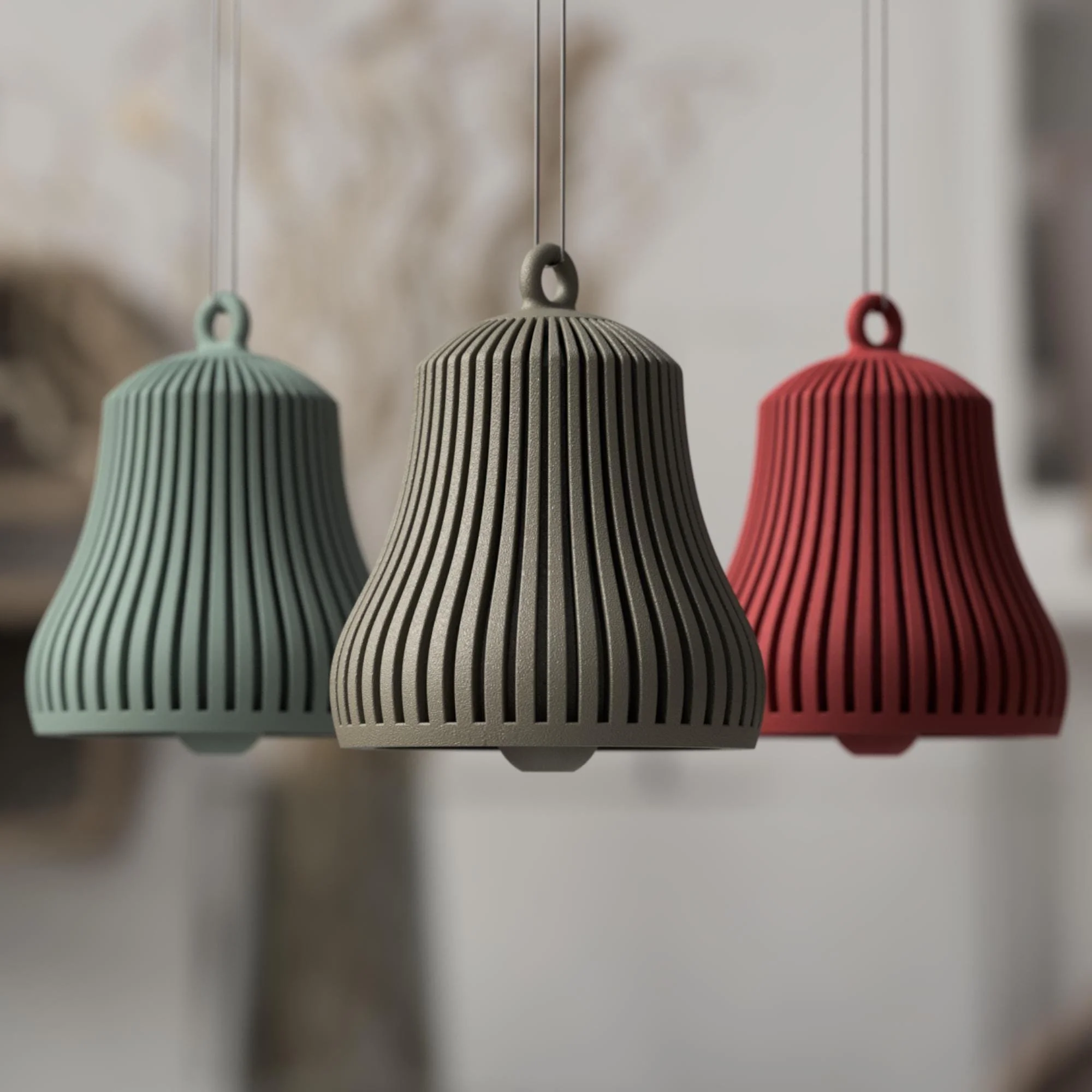 Kombination aus drei Glocken in Grün, Grau und Rot mit strukturierter Oberfläche, stilvoll abgestimmt für moderne Weihnachtsdekoration