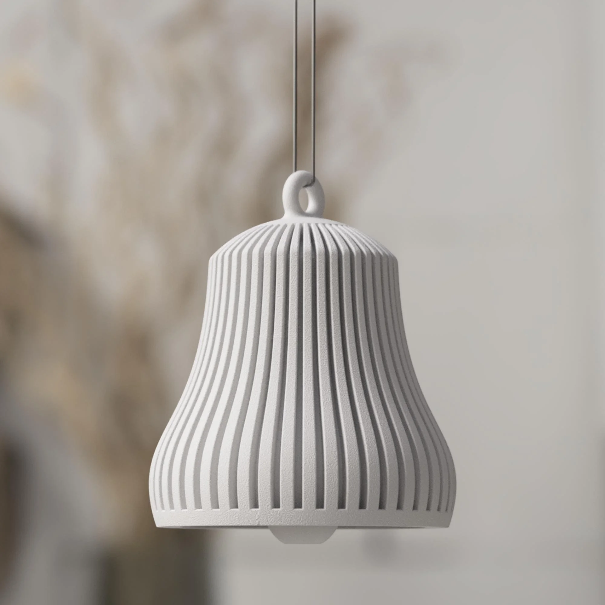 Weiße Weihnachtsglocke mit feiner Rillenstruktur, schlicht und hell für eine klare, minimalistische Gestaltung am Weihnachtsbaum