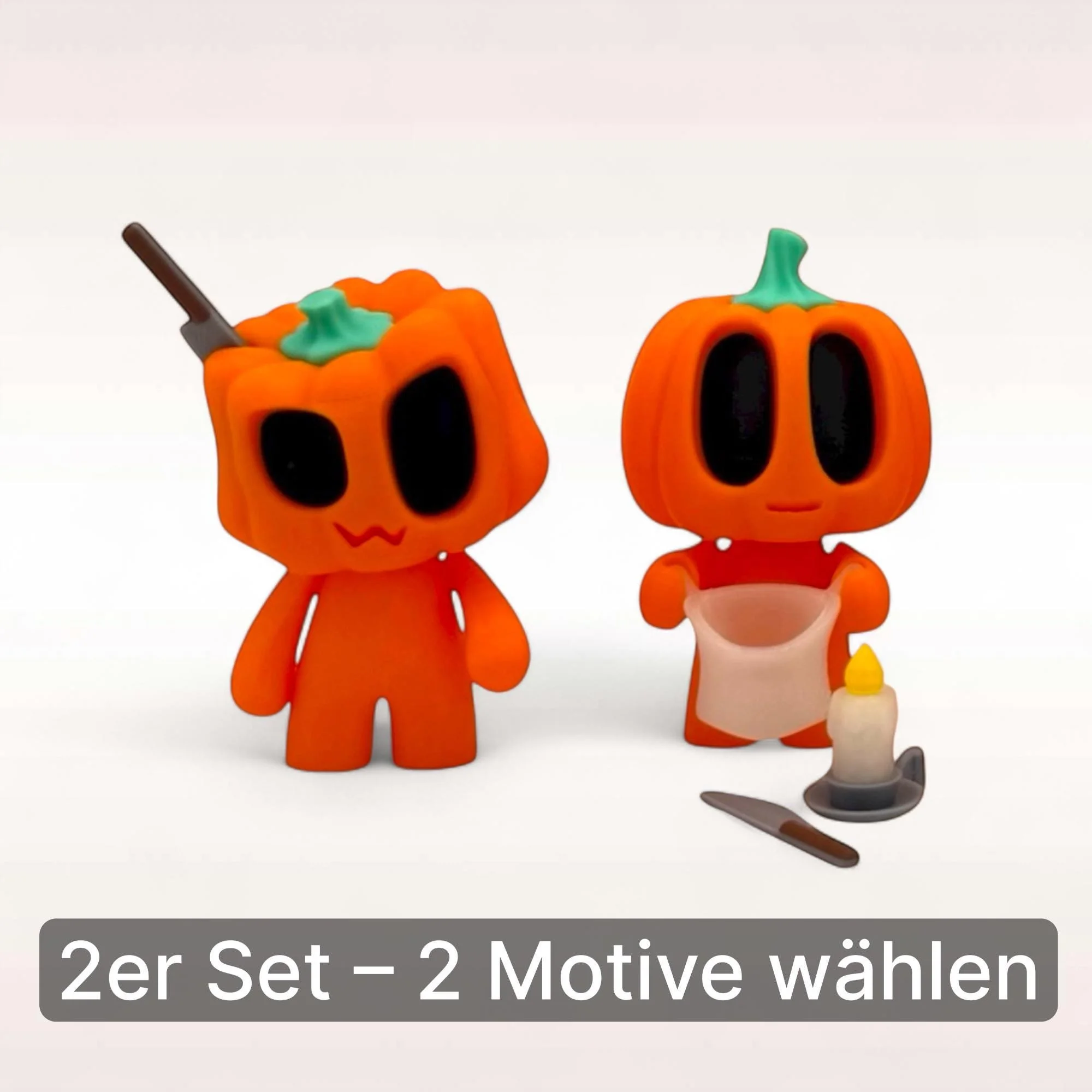 2er Set aus zwei Mini Kürbis Figuren mit frei wählbaren Motiven als kombinierbare Halloween Deko auf hellem Hintergrund.