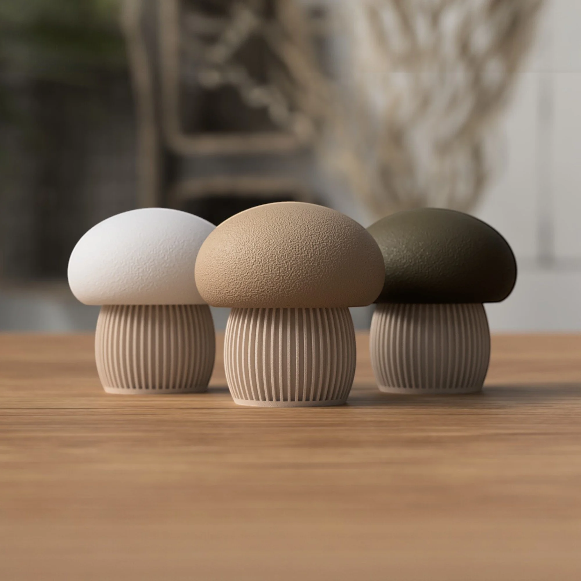 Pilz Behälter in drei Größen mit beigen Unterteilen und Deckeln in Weiß, Beige und Dunkelgrün als abgestimmtes Deko Set im Japandi Stil.