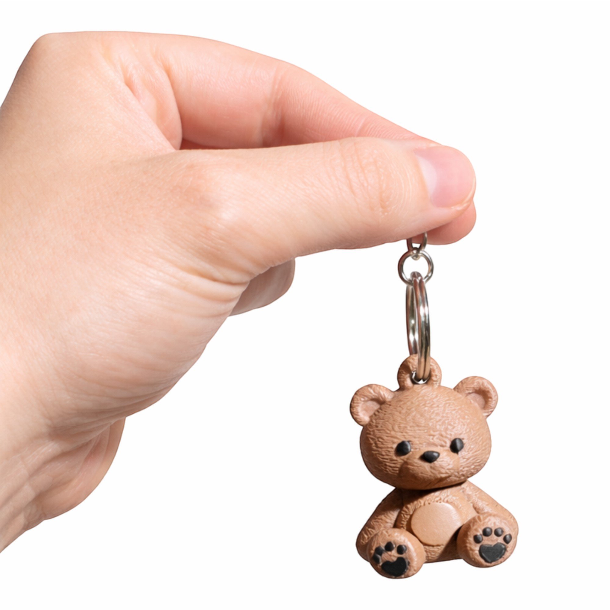 Teddy Schlüsselanhänger mit klassischen Augen freihängend an der Kette, gut sichtbare kompakte Form als niedliches Accessoire für Alltag und Geschenkidee.