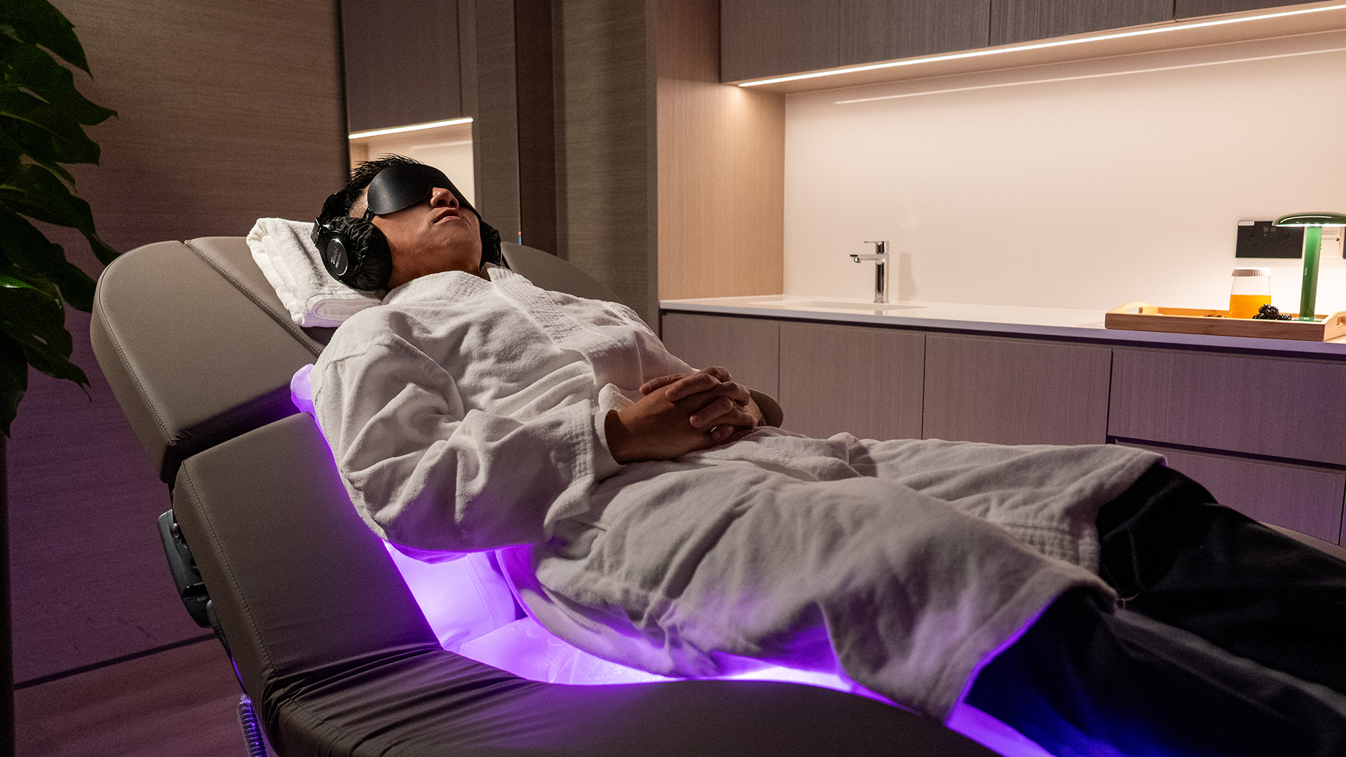 R17 Sleep & Recovery Optimisation - Designed to encourage deeper rest and restorative sleep through calming sensory experiences and personalised guidance through our Welnamis bed.