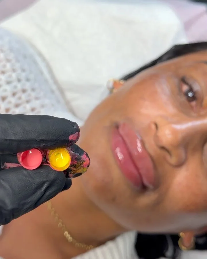🖤 DARK LIP NEUTRALISATION 🖤

&ldquo;i could never tattoo my lips&rdquo; YEAH RIGHT

Melissa came to me wanting to brighten her naturally darker lips. Dark lips usually carry cool blue/purple undertones, so before we can achieve a softer pinky resul