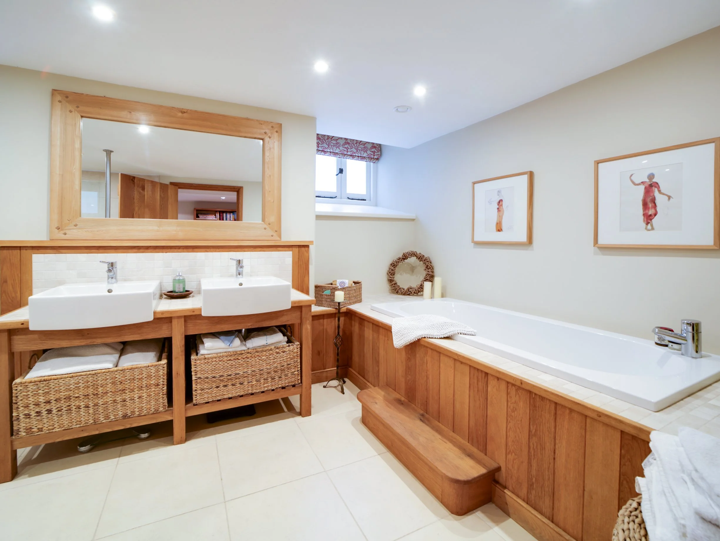 Gilly main bathroom.jpg