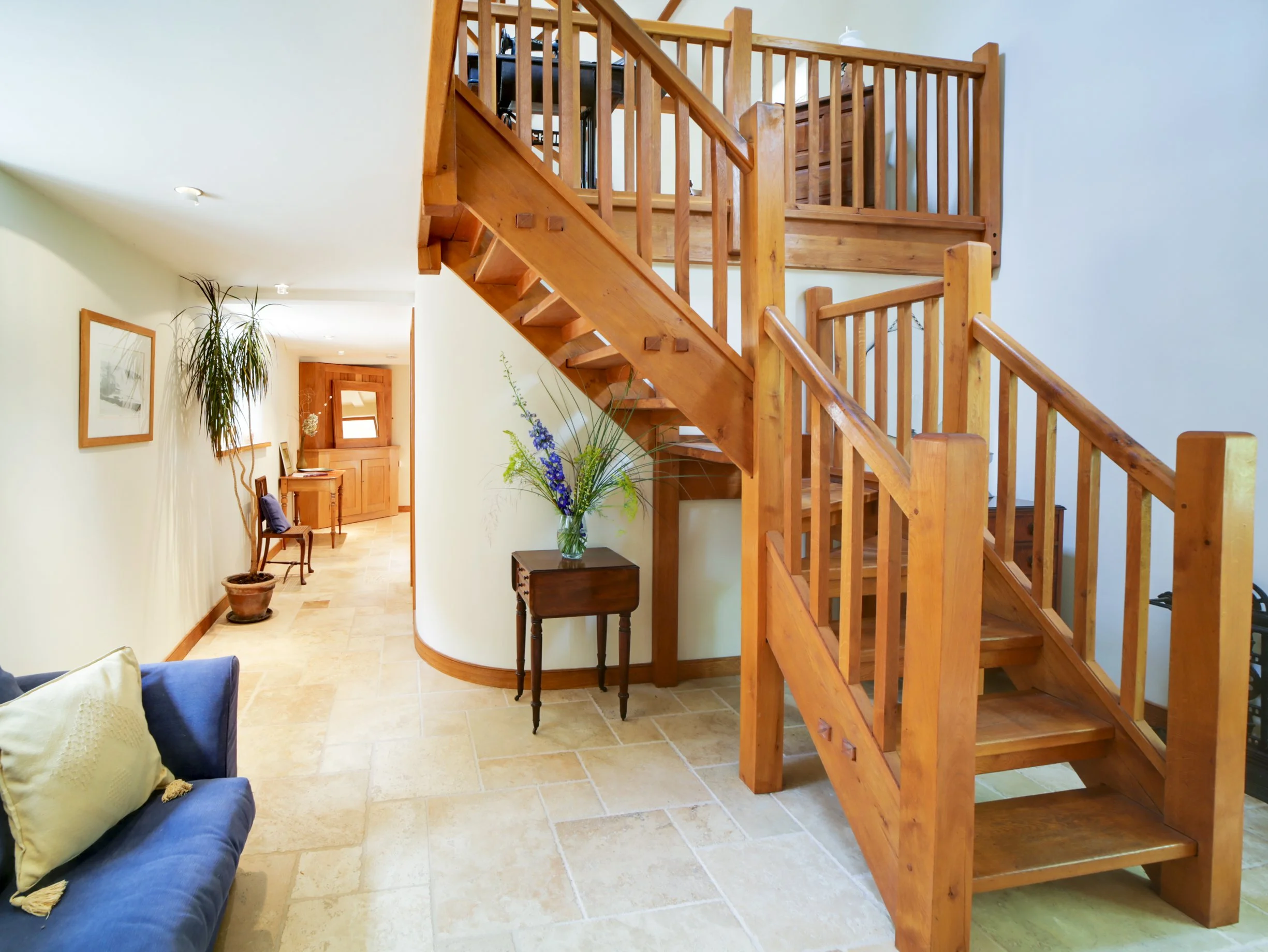 Gilly main hall 2.jpg