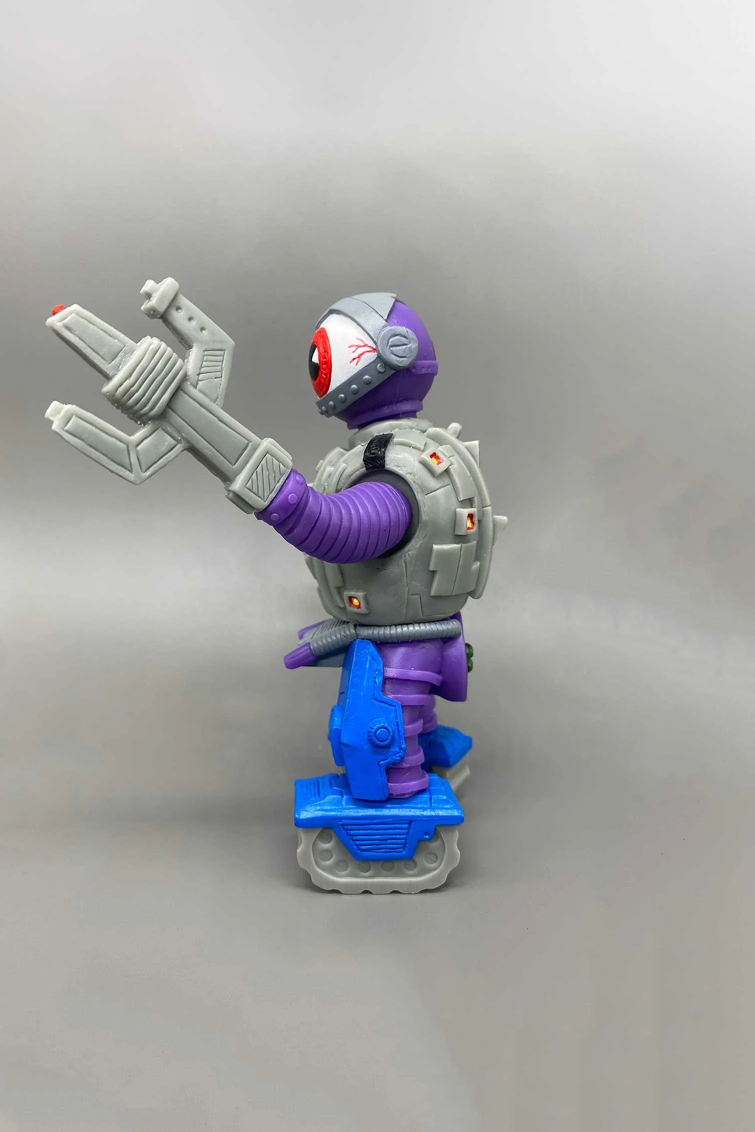 pablo-perra-art-toys-technodromen-action-figure-side-2.jpg