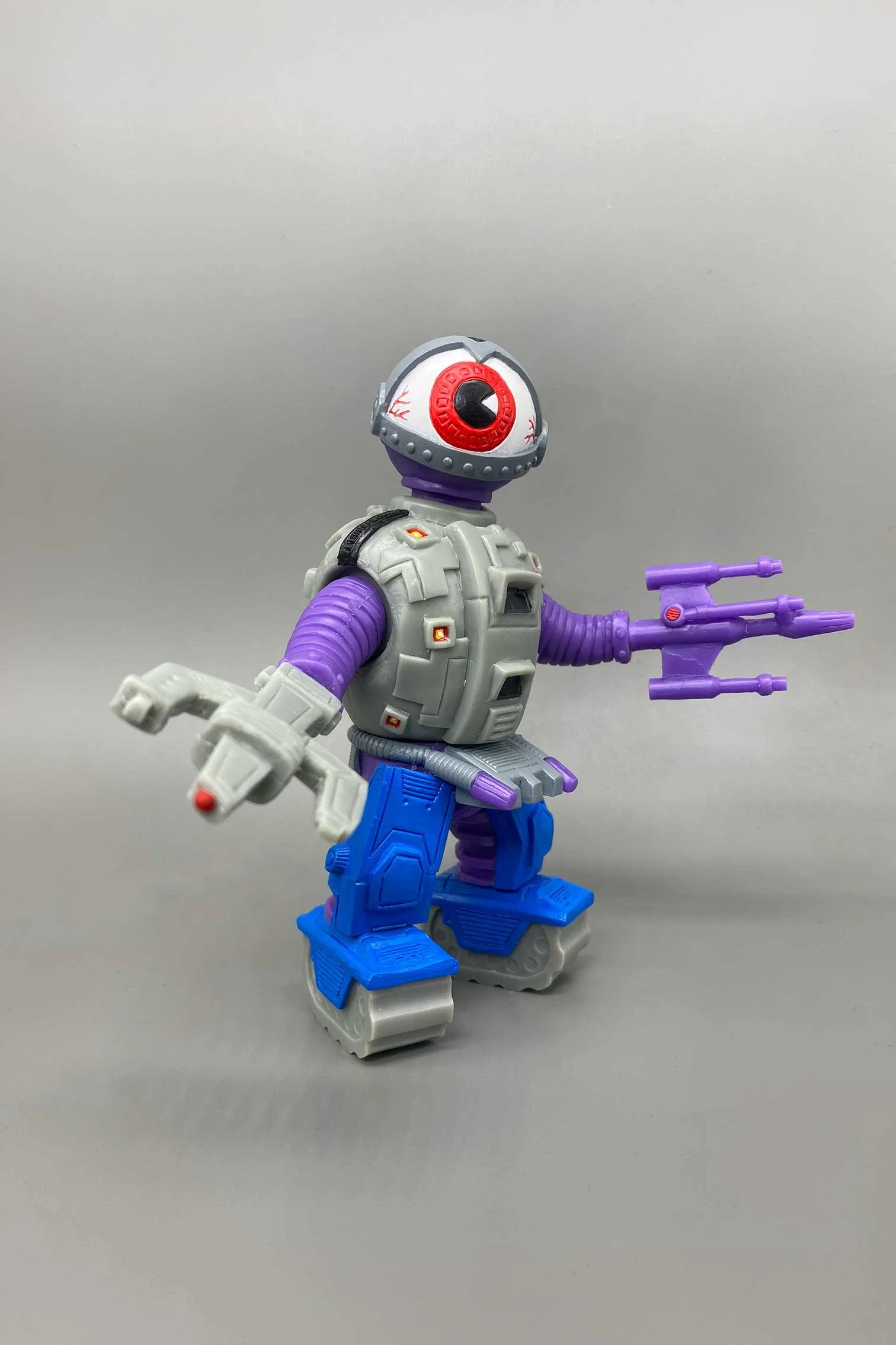 pablo-perra-art-toys-technodromen-action-figure-side.jpg