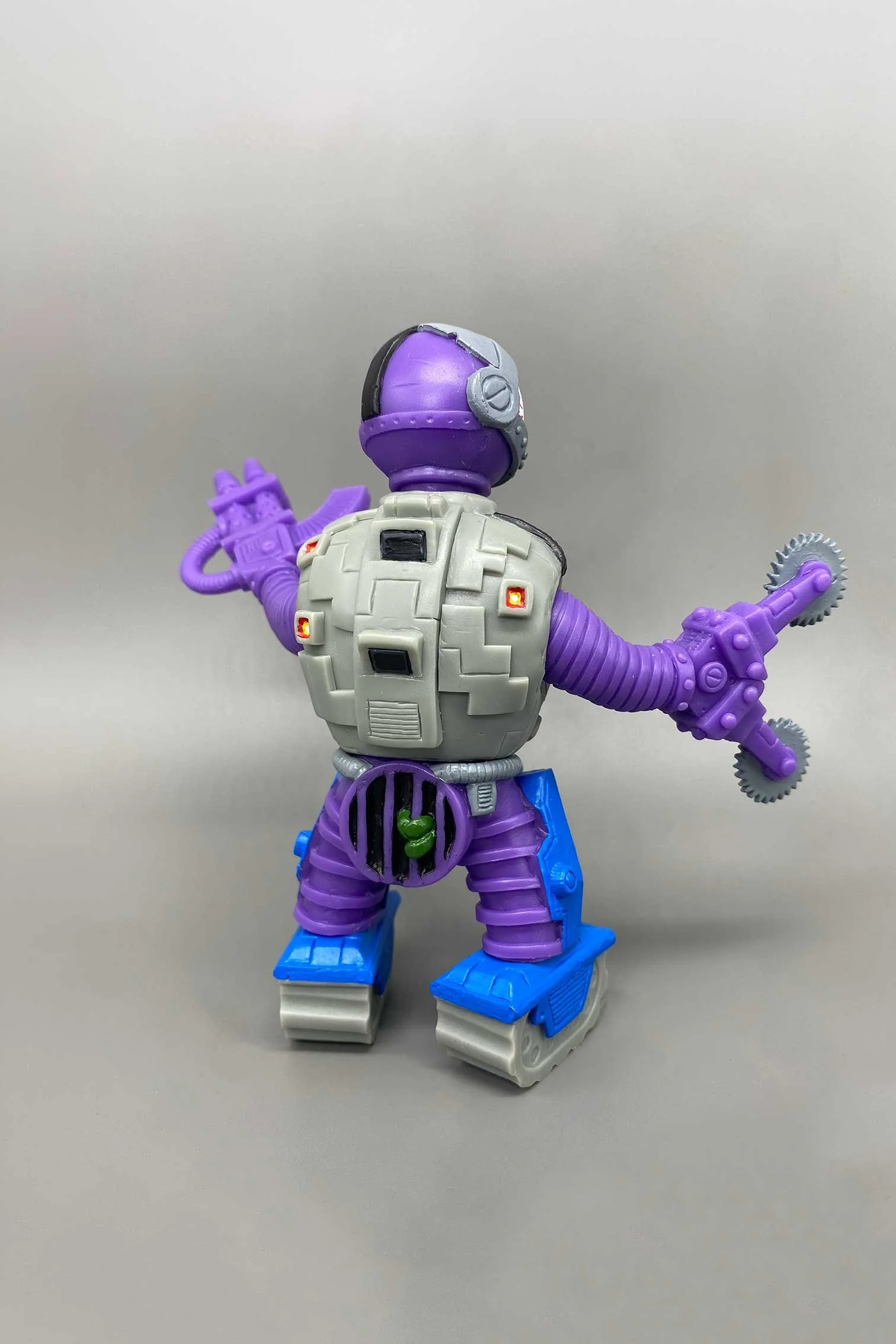 pablo-perra-art-toys-technodromen-action-figure-back.jpg