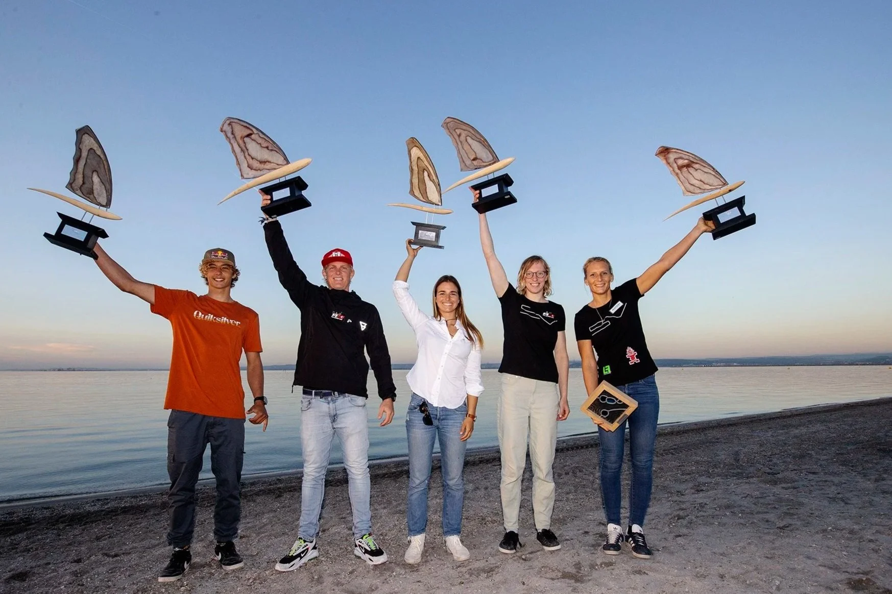 FR21_ls_Severne_team_trophy_stash.jpg