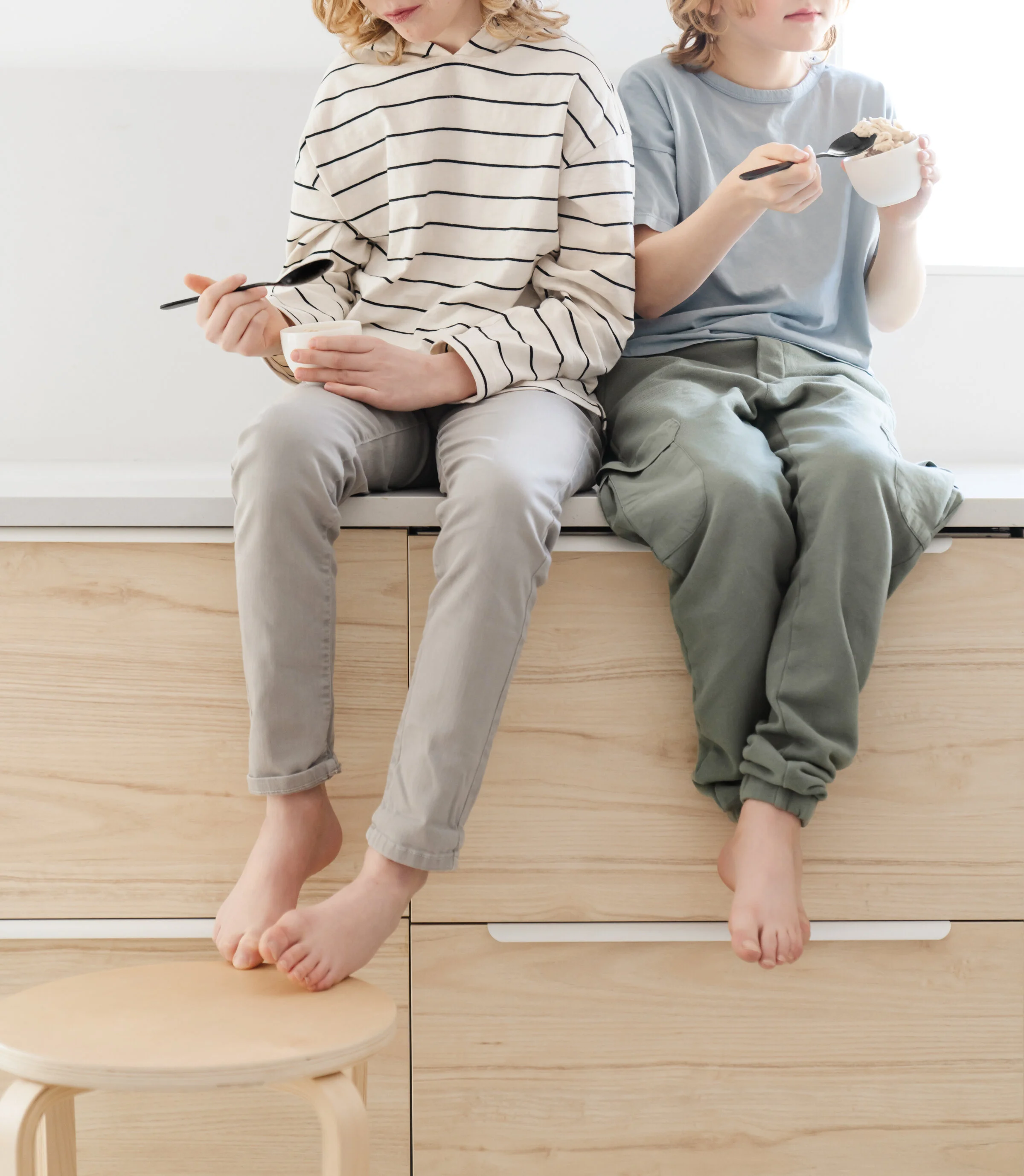 Kids at home eating breakfast