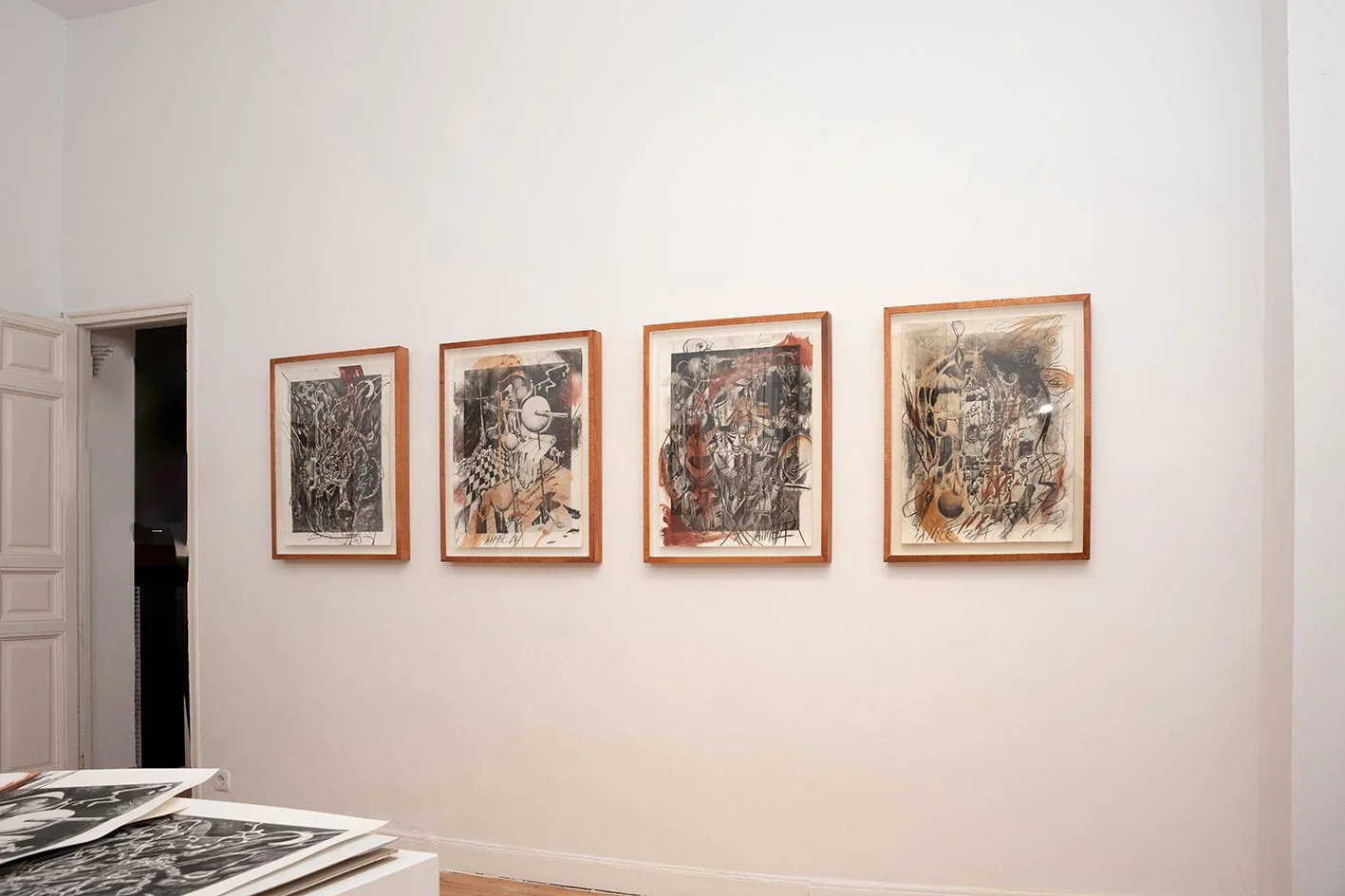 Vista de las serigrafías enmarcadas (2).jpg