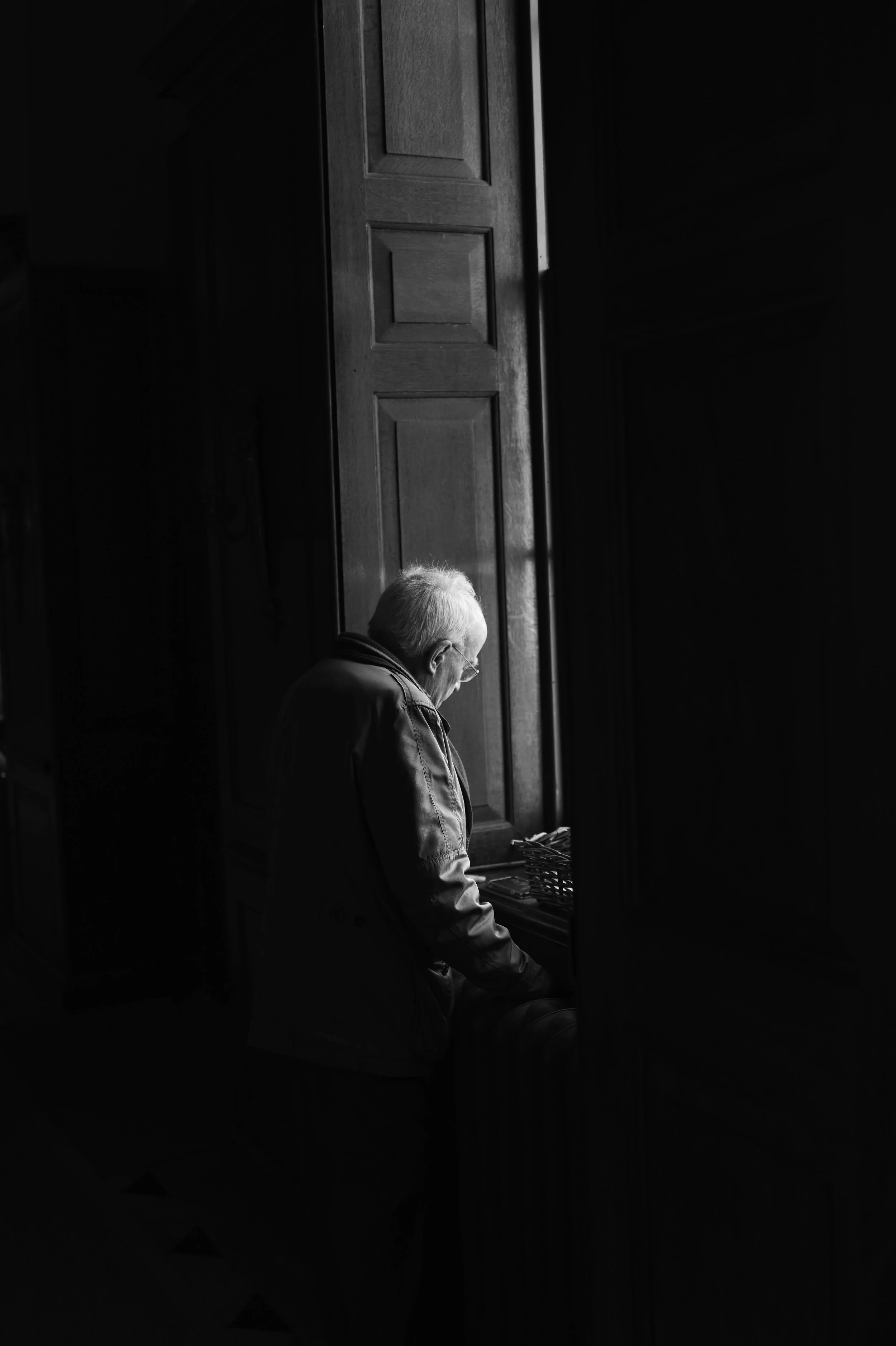 A quiet moment captured discreetly, documenting peaceful moments.
(c) Laurence Cummins Photography