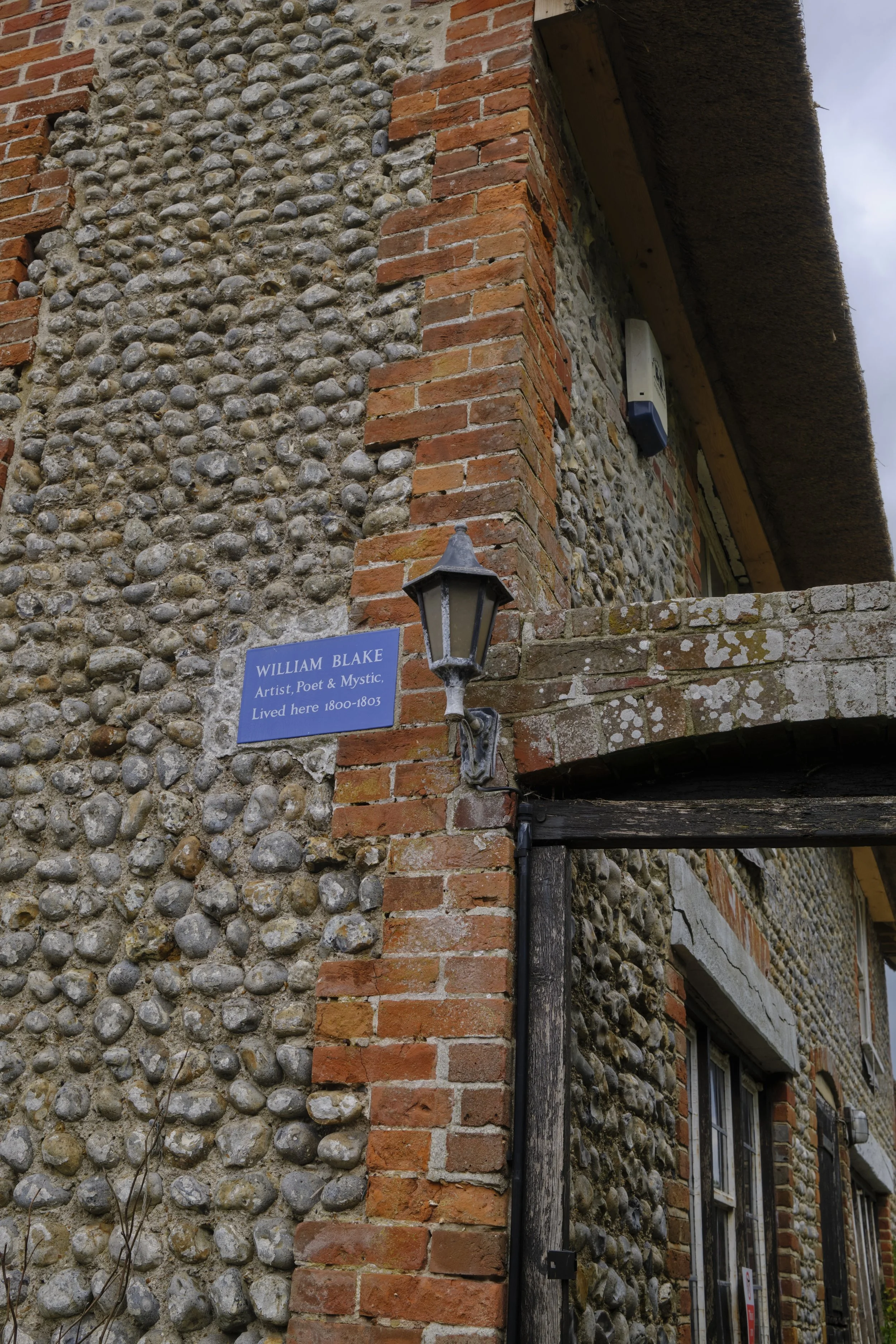 Cottage Front 0046.jpg