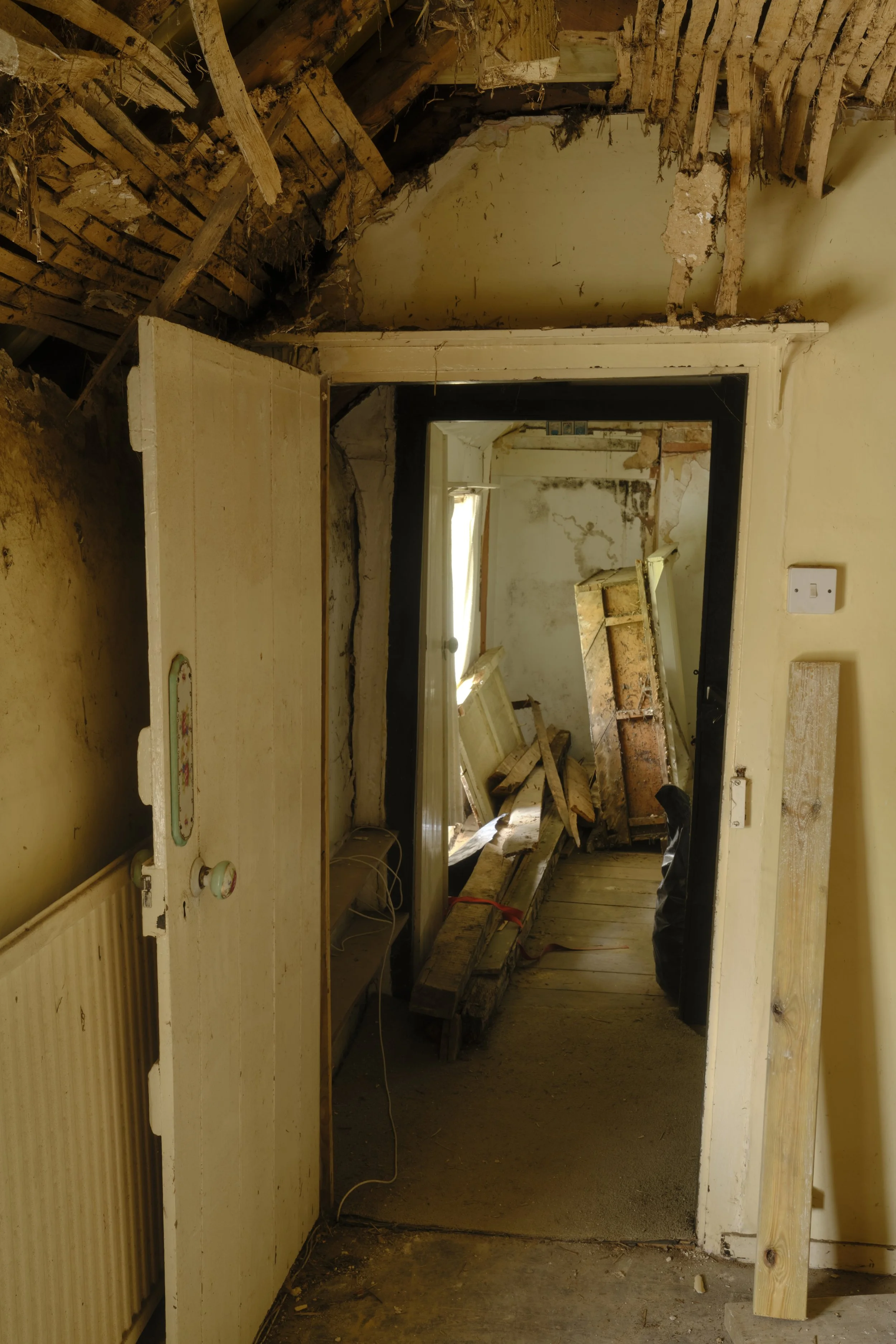 Back Bedroom - Damage details 126.jpg