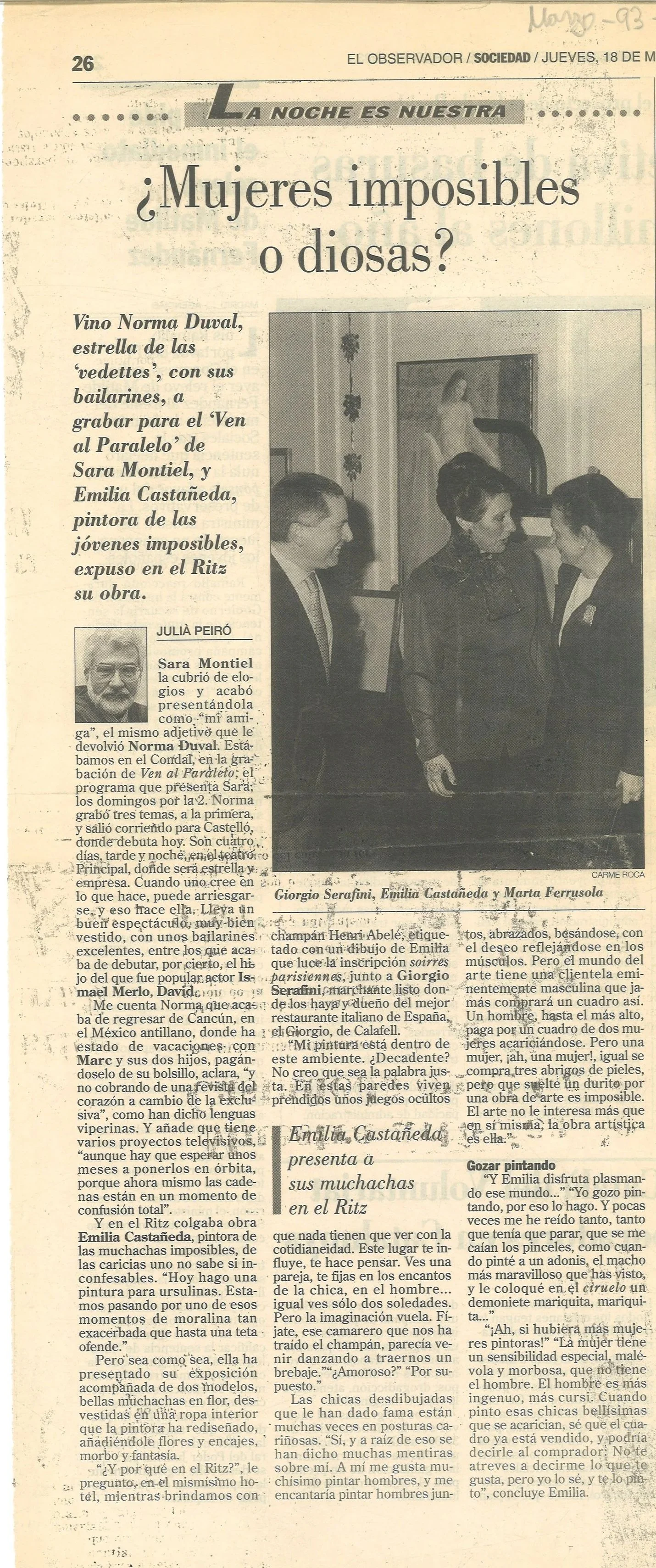 A black and white newspaper article titled ''¿Mujeres imposibles o diosas?'' with a photograph of three women and two men at an art event, accompanied by columns of text.