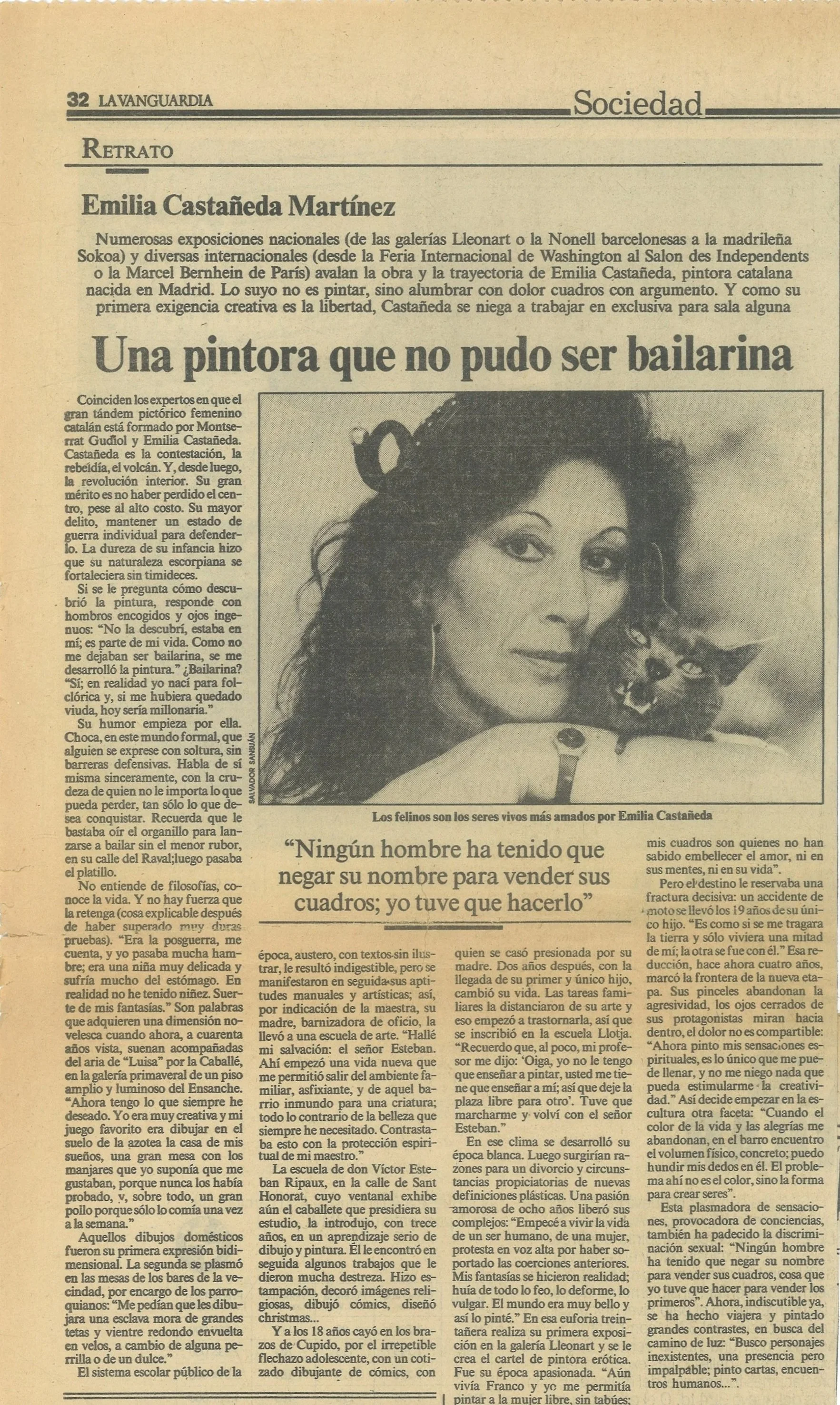 Page from a Spanish newspaper featuring an article about Emilia Castañeda Martínez, with a large black-and-white photo of a woman with curly hair holding a cat.