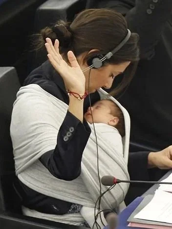 Guía práctica, paso a paso, para solicitar la baja de maternidad en España