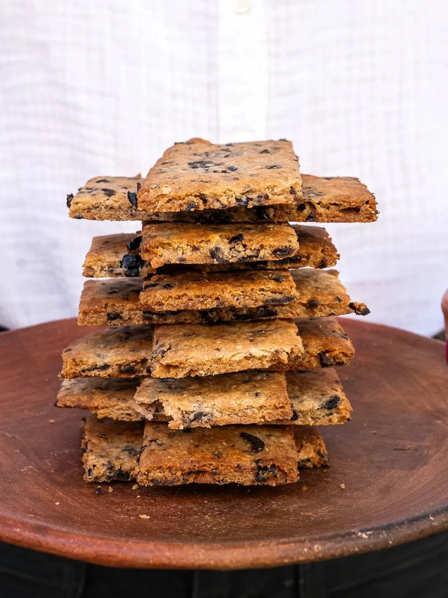 Receta de cookies con aceitunas negras, de las Hermanas Arce.
Descubre la maravillosa historia de las hermanas Arce y todas nuestras recetas en web (link in bio)
_
#hermanasarce #recetassaludables #recetasparani&ntilde;os