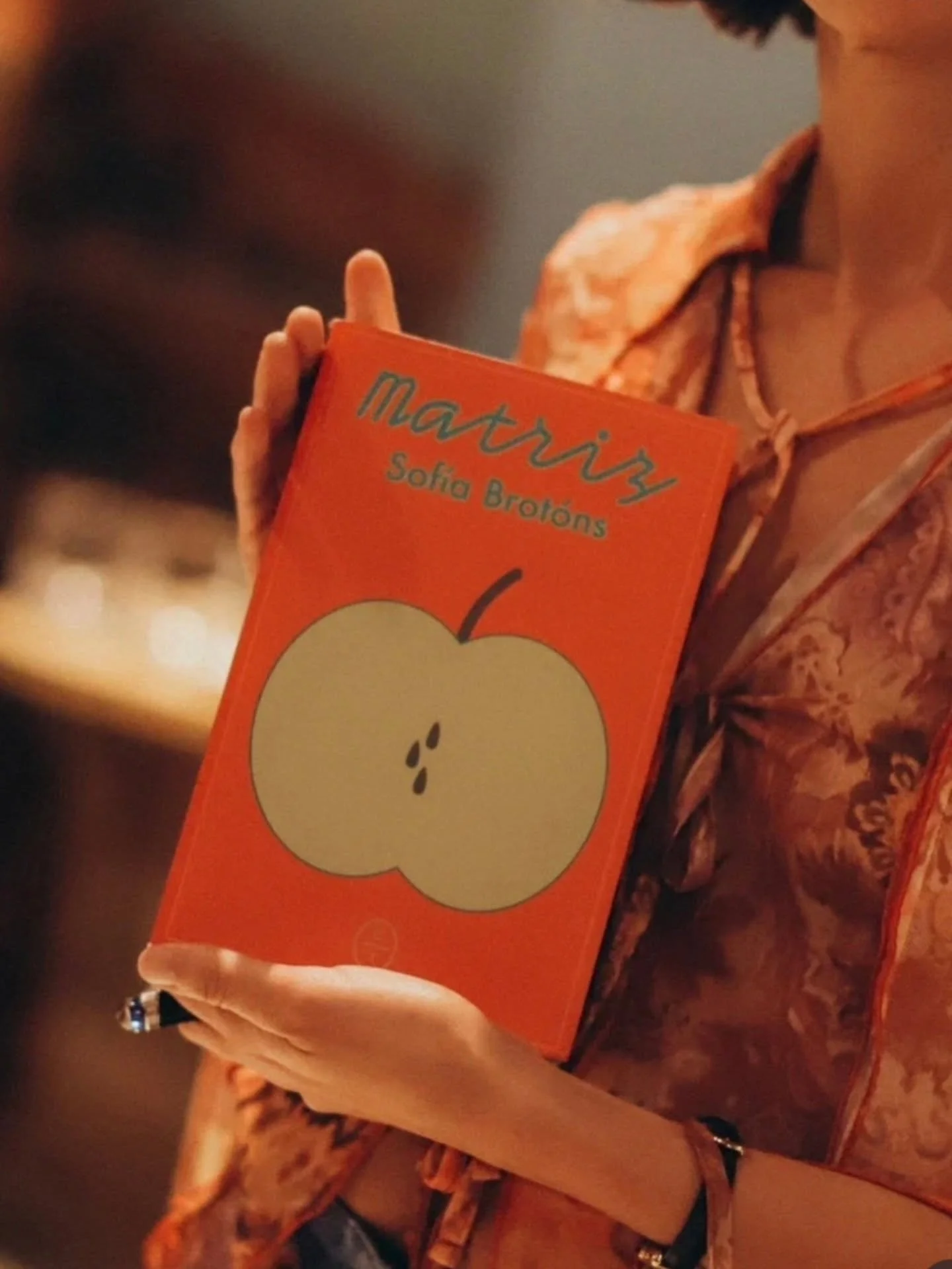 "Matriz", la saga femenina de Sof&iacute;a Brot&oacute;ns. 
Una historia de mujeres que conmueve y emociona, que traspasa las hojas del libro, que interpela y nos hace reflexionar sobre nuestras historias, p&eacute;rdidas, secretos y culpas