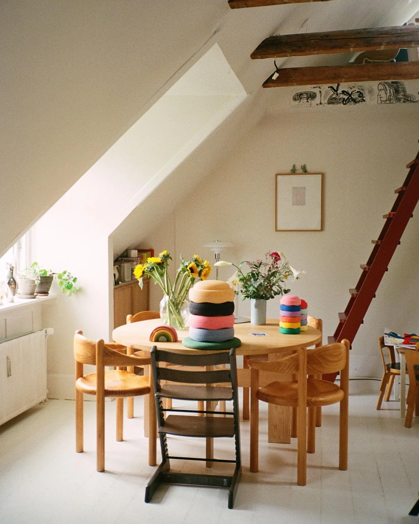 En Copenhague, el apartamento en mezzanine de la arquitecta Freja Bak Josias