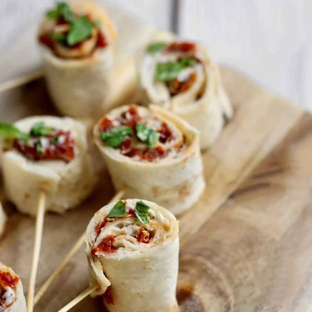 Mini wraps de chorizo y queso crema