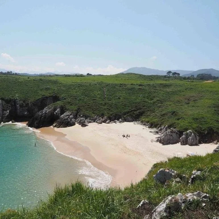 Playa de San Antonio, Llanes, Asturias