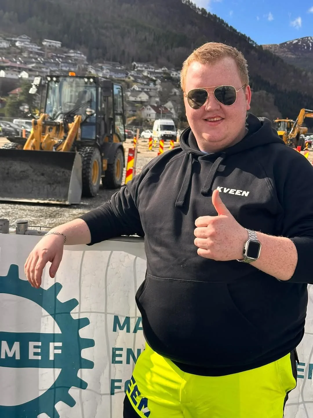 Ein fornøgd tidlegare lærling ute på anlegg