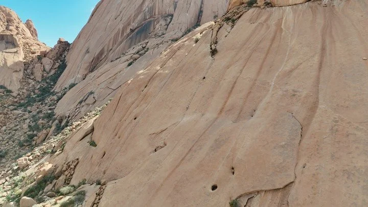 The best way to end a climbing trip at Spitzkoppe is with a quick multi-pitch on Klipdachswand!

Route: Commiphra | 17 (5c) | 3 pitches

#rockclimbingafrica #adventuretravel #travelnamibia