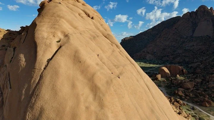 Climbing up the final pitches of &lsquo;Rosdina&rsquo; on Sugarloaf at Spitzkoppe! 

This is one of the best entry level multi-pitch routes at Spitzkoppe and consists of 7 pitches of easy 17 (5c) slab climbing.

#rockclimbing #travelnamibia #mountain