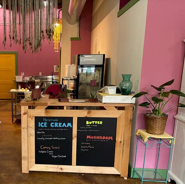 The BoBo Market is a fun downtown stop serving ice cream, boiled peanuts, and classic snack-style treats perfect for a stroll through Marshall. It’s a lighthearted, casual spot focused on simple indulgences and small-town charm.