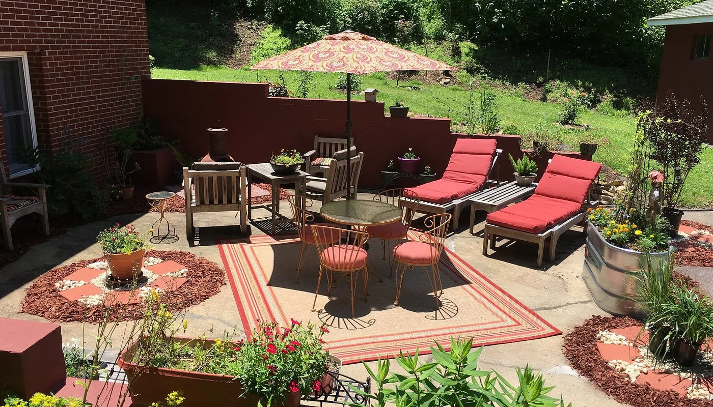 The Ashe Farm B&B and Antiques is located just outside the historic downtown of Marshall, nestled between rocky cliffs and the scenic French Broad River. A drive over the river and one mile up from the Madison County Courthouse will get you there. We