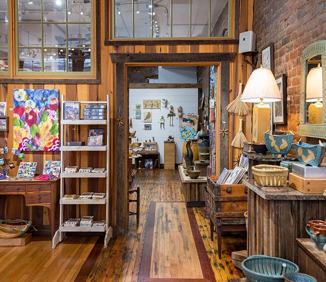 Flow Gallery is an artist-owned gallery and shop in downtown Marshall featuring a curated collection of handmade goods from Western North Carolina makers, including jewelry, fiber arts, ceramics, and more. It’s a go-to destination for one-of-a-kind s