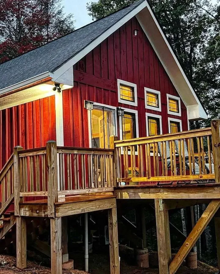RiverDance is a true gem, sitting on a ridge with views all the way to Tennessee. Be it the comfortable and cozy spaces of SkyView or RiverHaven, by the end of your stay, you will have found your soft place to land in the blue Ridge Mountains.