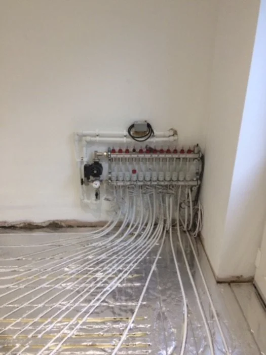 WET-UNDERFLOOR-HEATING-MANIFOLD.jpg