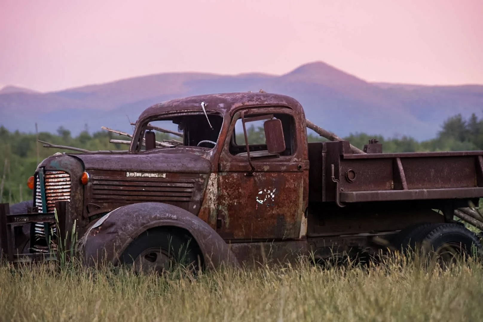 rusted truck.jpeg