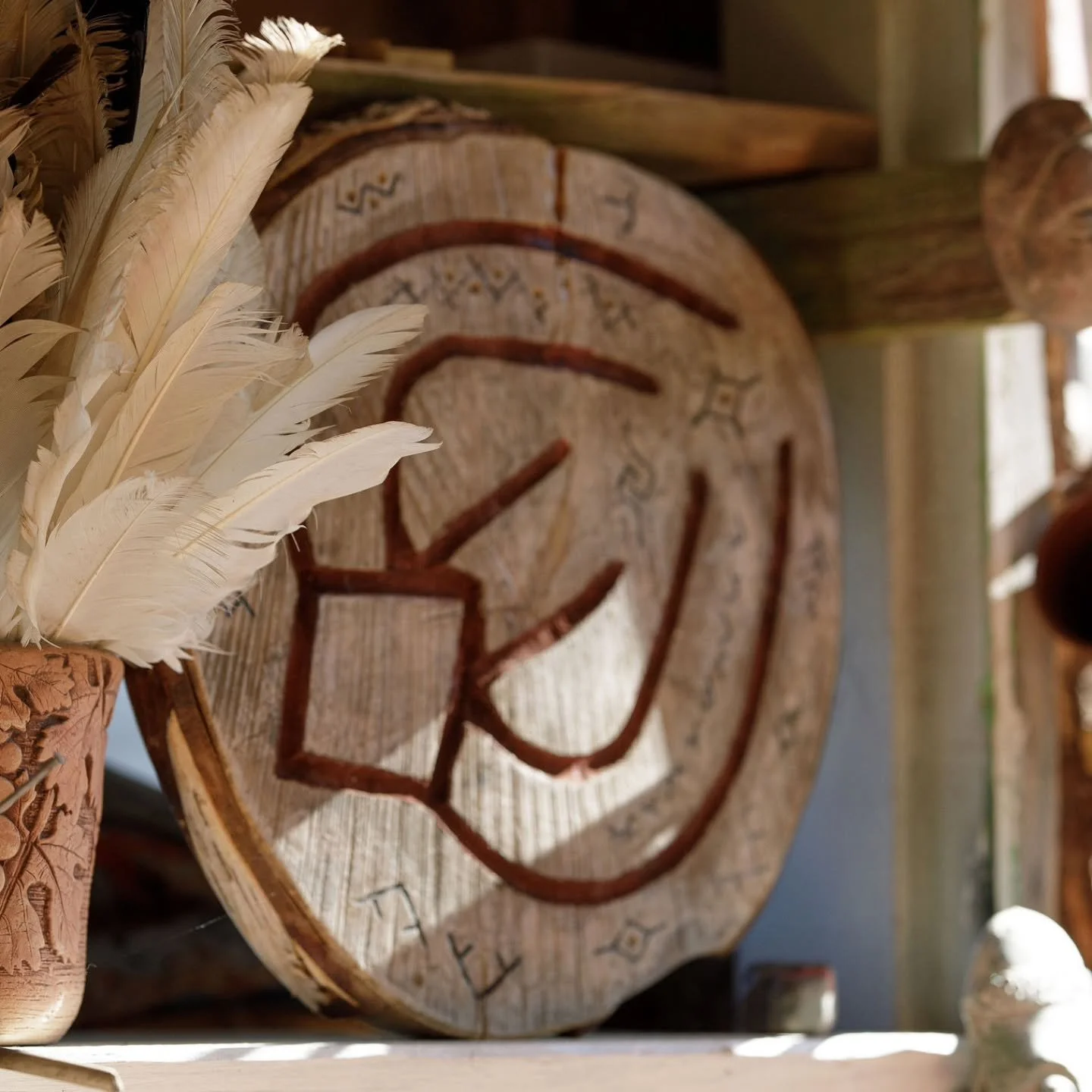 Saunamaan yhteydess&auml; sijaitsee mystinen Kotakyl&auml; miss&auml; voit majoittua, rentoutua, kokata sek&auml; nauttia luonnosta vaikka nuotion &auml;&auml;rell&auml;.

Next to Sauna land there is mystical Teepee village where you can stay, relax,