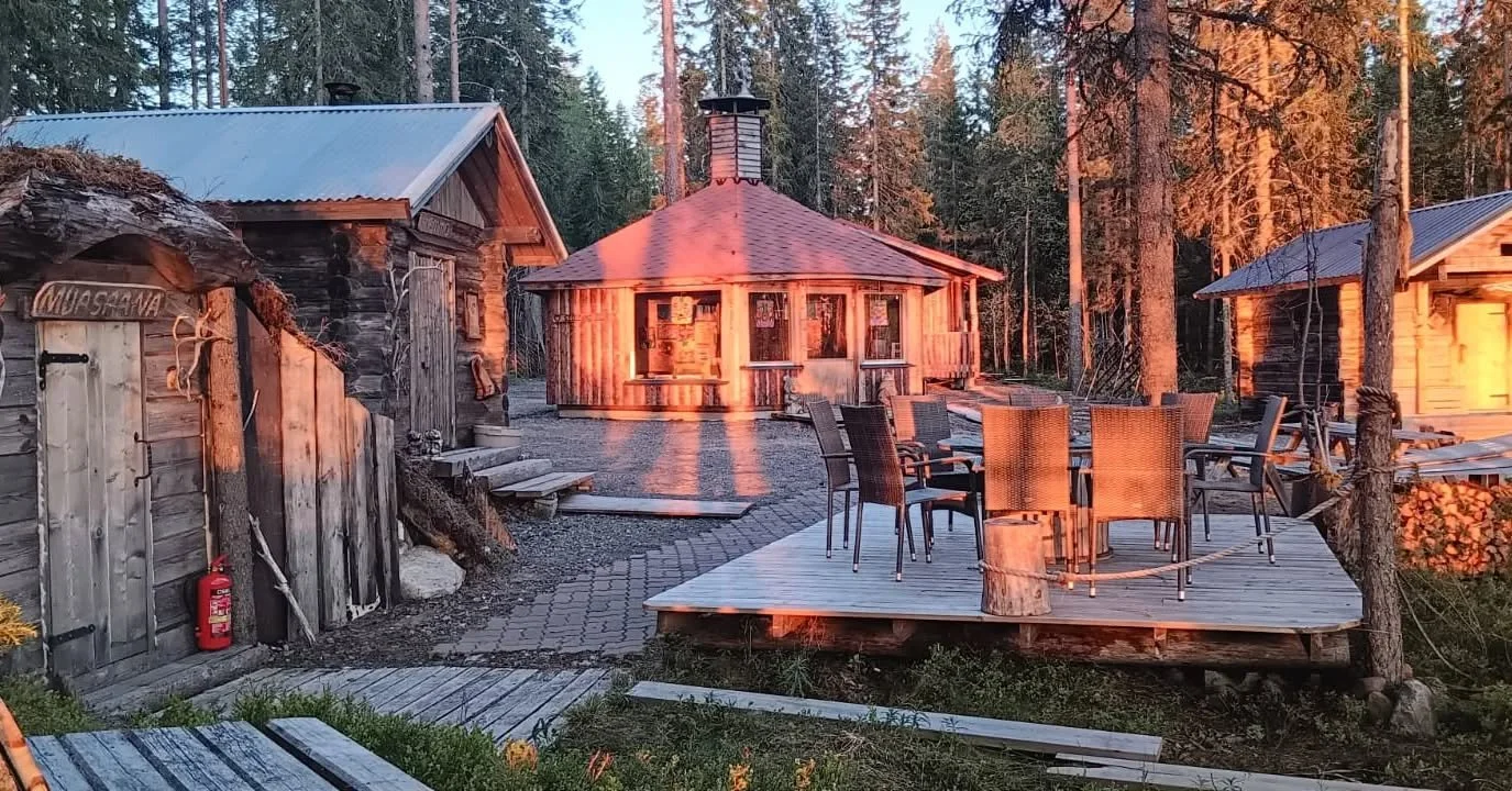 Salainen paikka keskell&auml; villi&auml; luontoa...

 A secret place in the middle of wild nature...

#salainenpaikka #saunamaa #secretplace #luonto #nature #sauna #er&auml;maa #wilderness #hiljaisuus #silence #suomi #finland #koli #visitkarelia #po