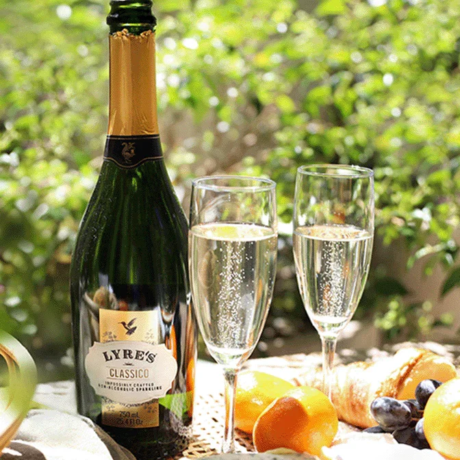 Lyres-Non-Alcoholic-Classico-Grande_2.webp