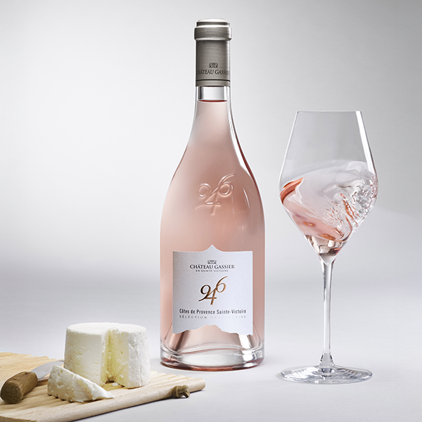 Gassier-946_Cotes_Provence_StVictoire_botella75_Lifestyle_01_ByV.png