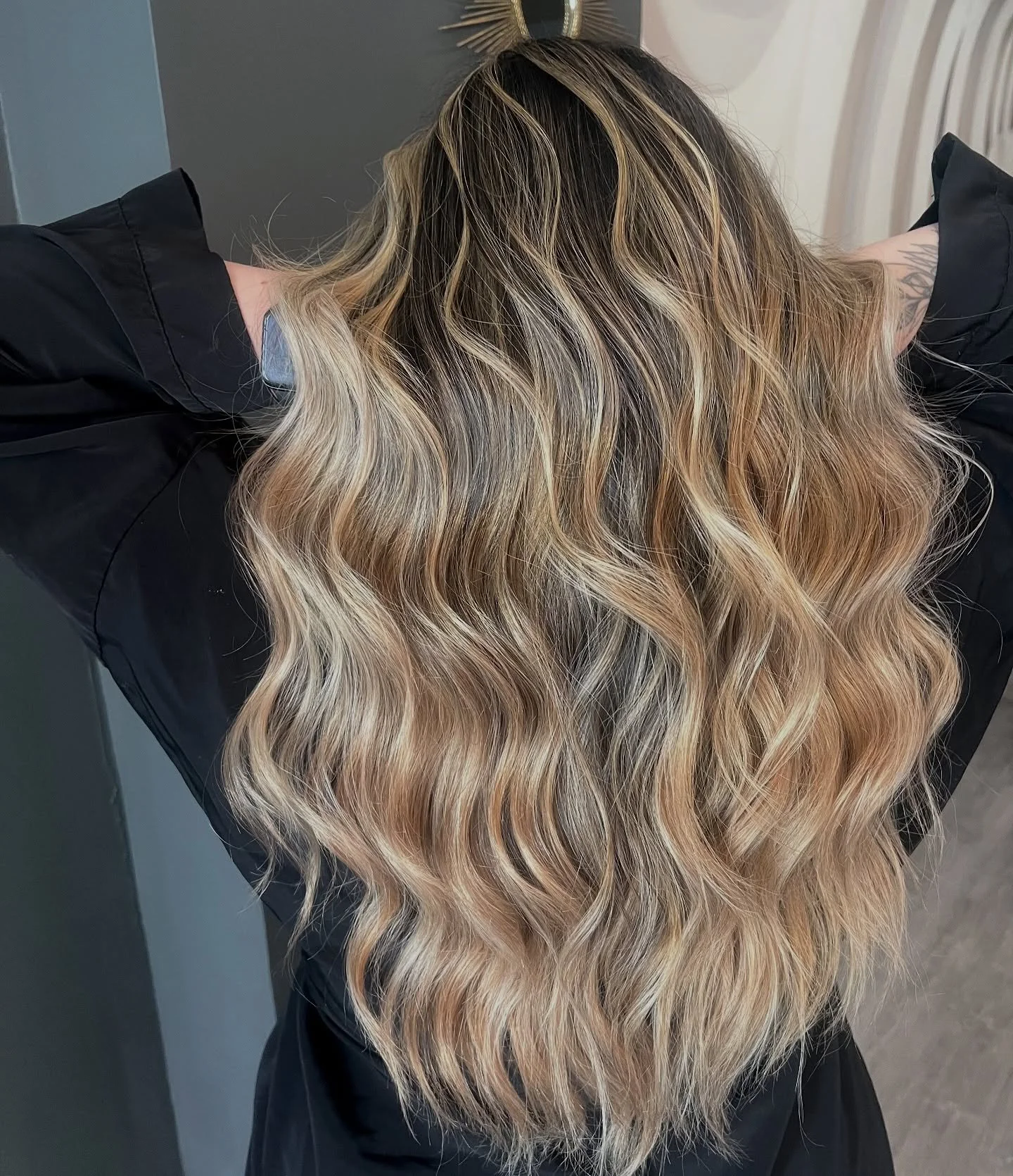 And the blonde journey begins&hellip; stay tuned 🤩 @erika.andradex516 
.
.
.
#sophistikate #sophistikatemadison #madisonnjsalon #beforeandafter #blondegoals #blondespecialist #bestofblondes #moneypiece #seamless #transformation #epres #k18 #azhairca